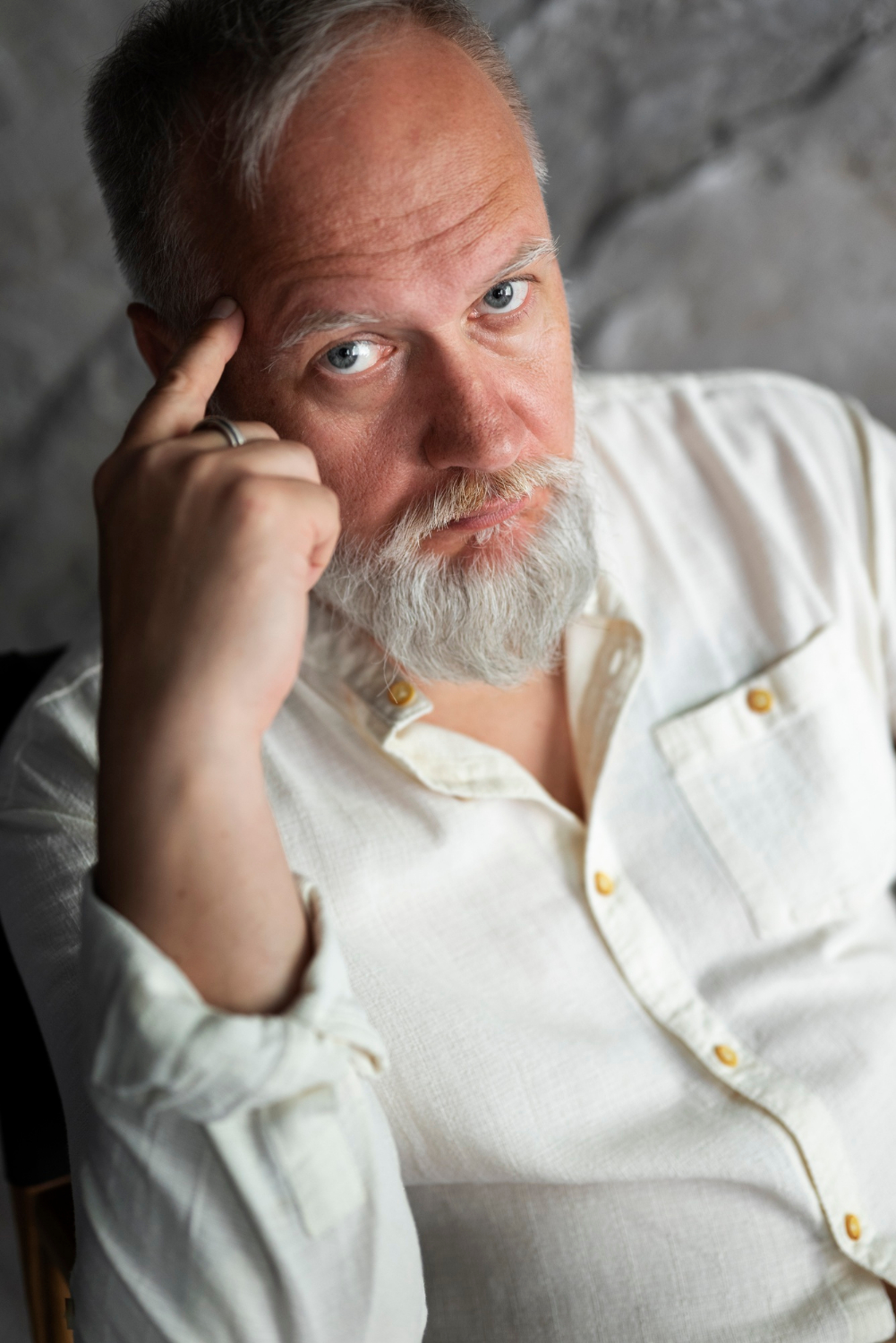 A frustrated older man | Source: Freepik
