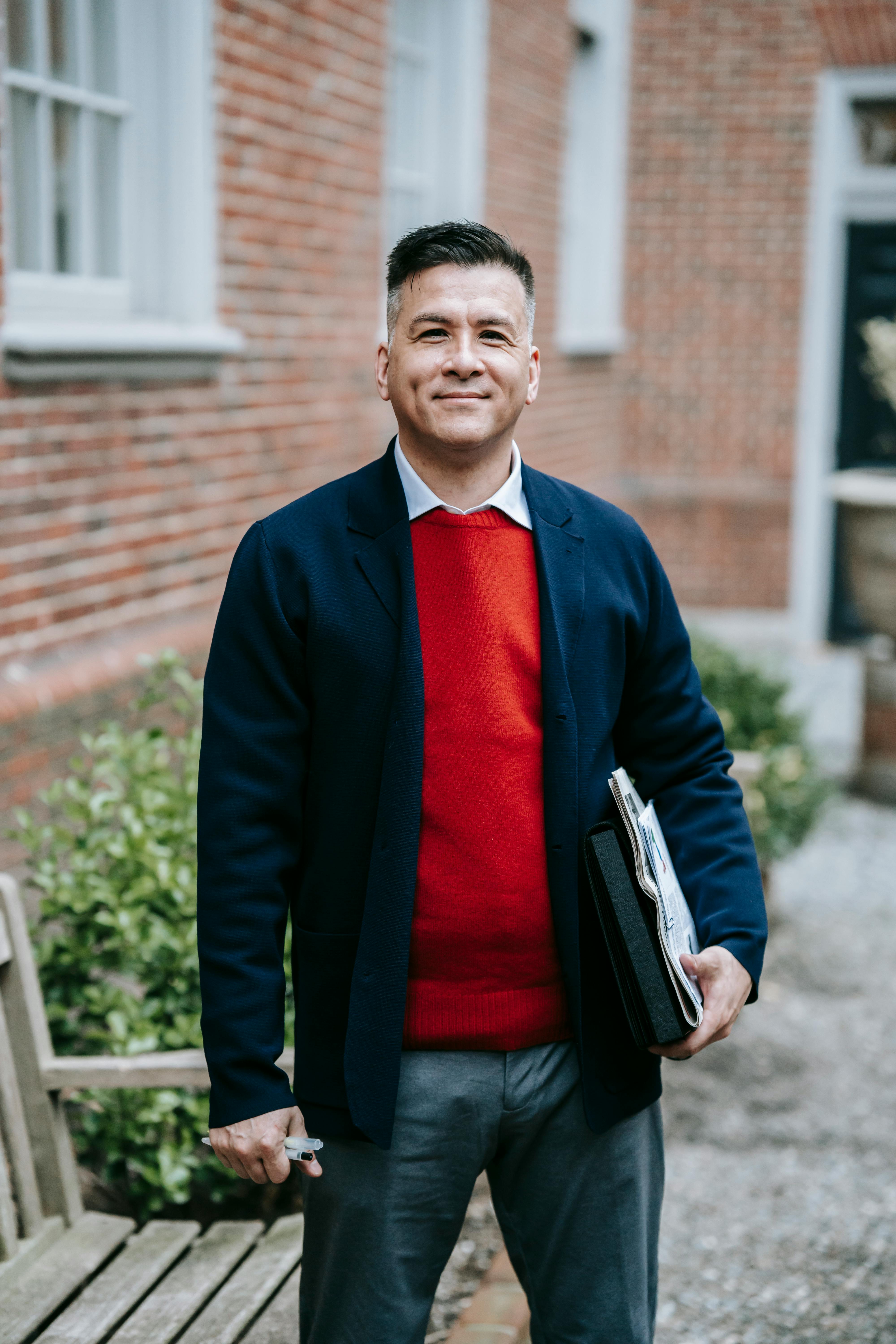 A happy man in formal clothing | Source: Pexels