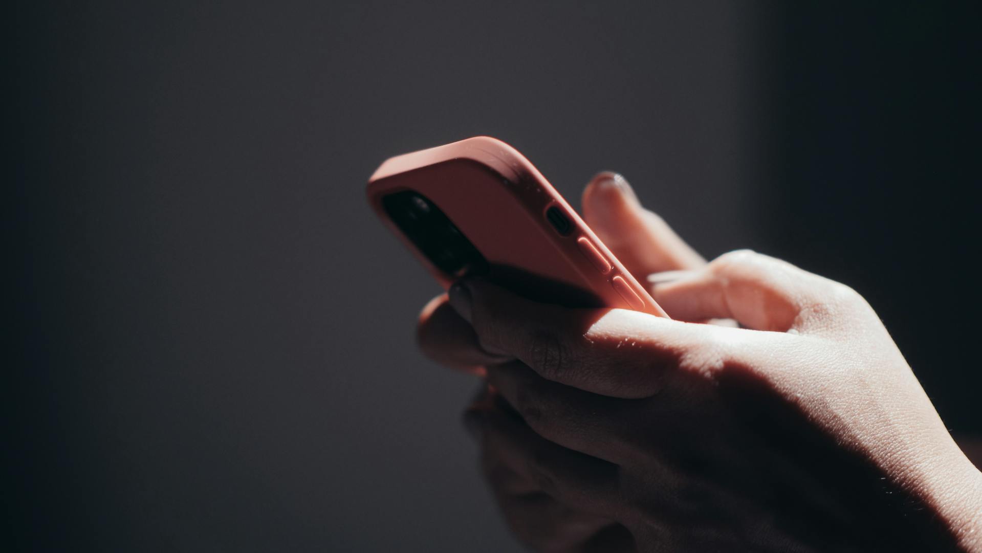 A woman looking at her grandmother's phone | Source: Pexels