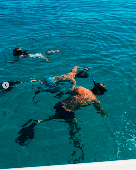 Tom Brady snorkeling with his kids. | Source: Instagram/tombrady