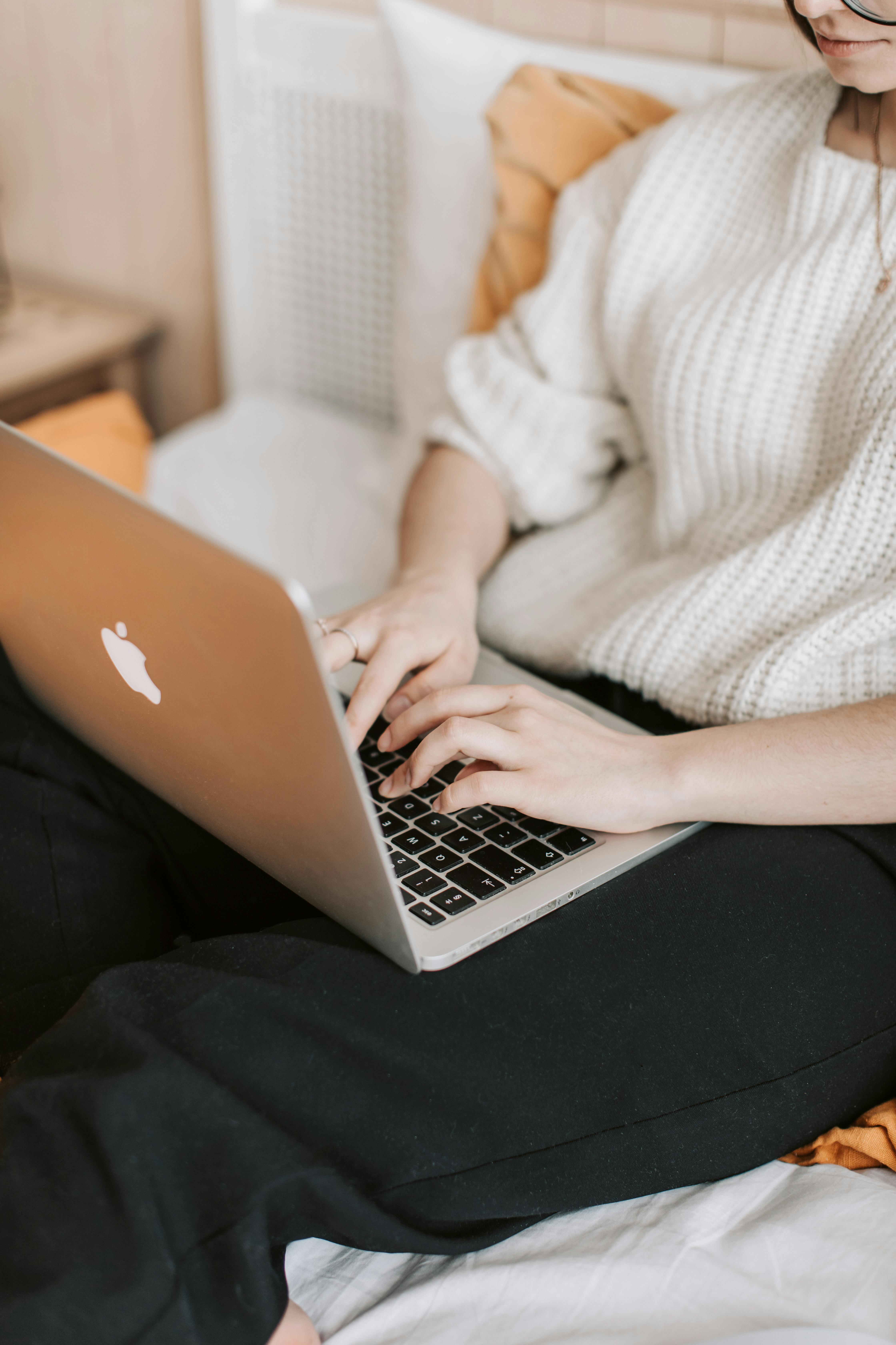 A woman typing on a laptop | Source: Pexels