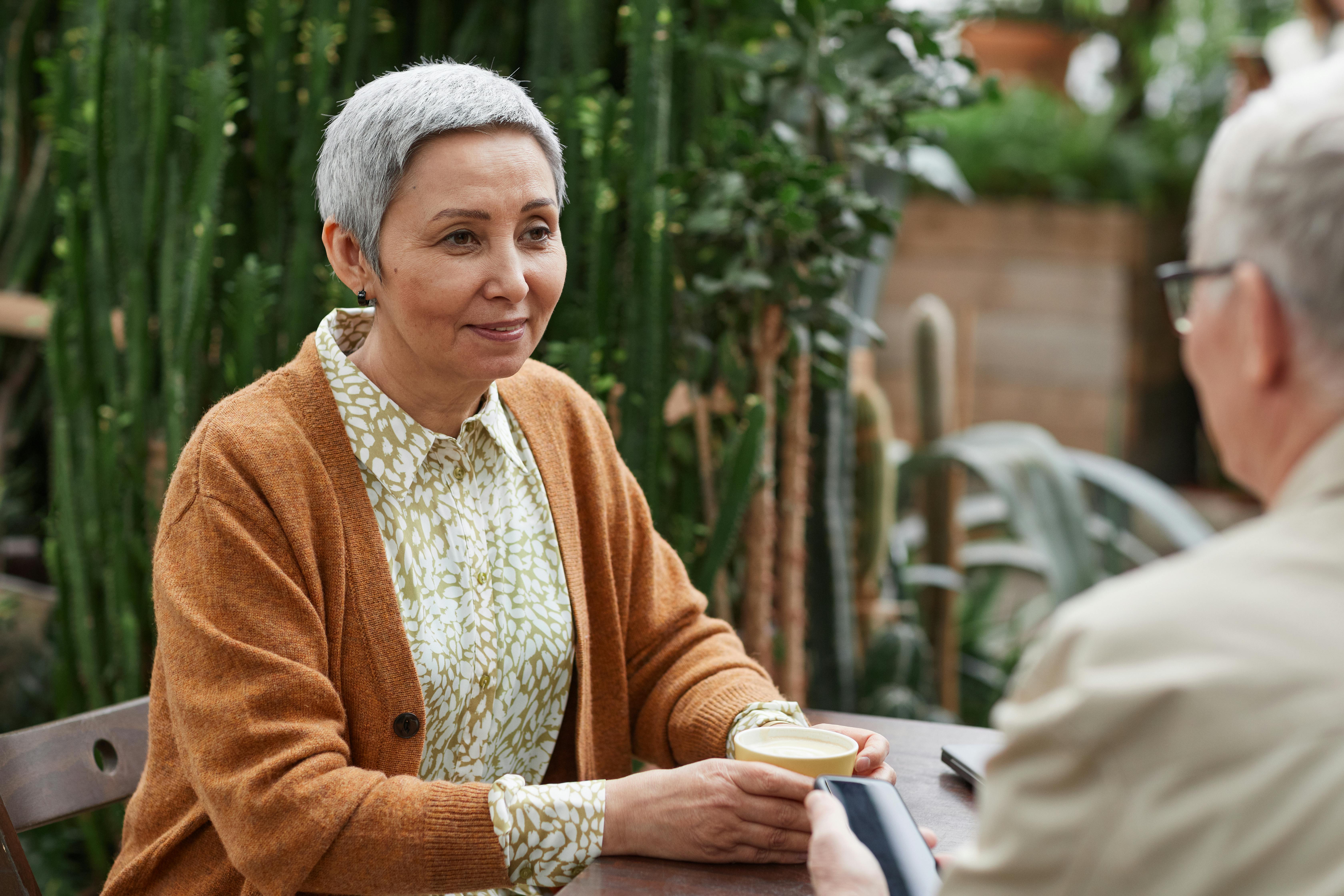 A woman with a soft smile | Source: Pexels