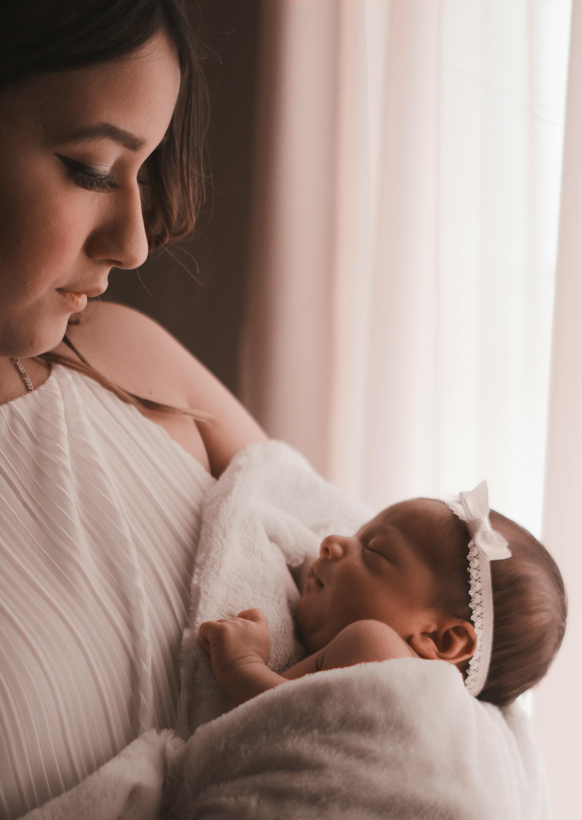 A woman holding a baby | Source: Pexels