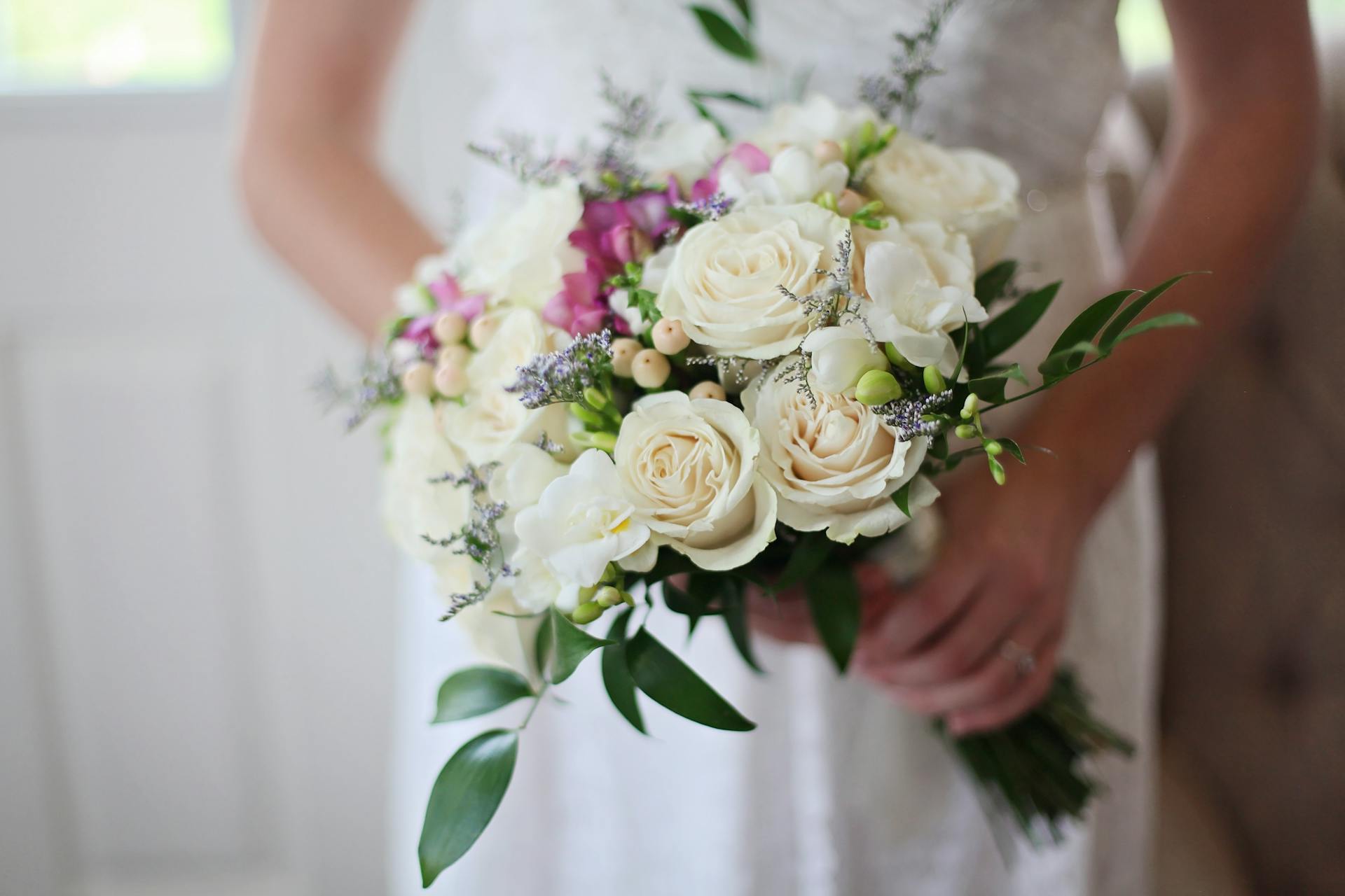 A bride holding a bouquet | Source: Pexels