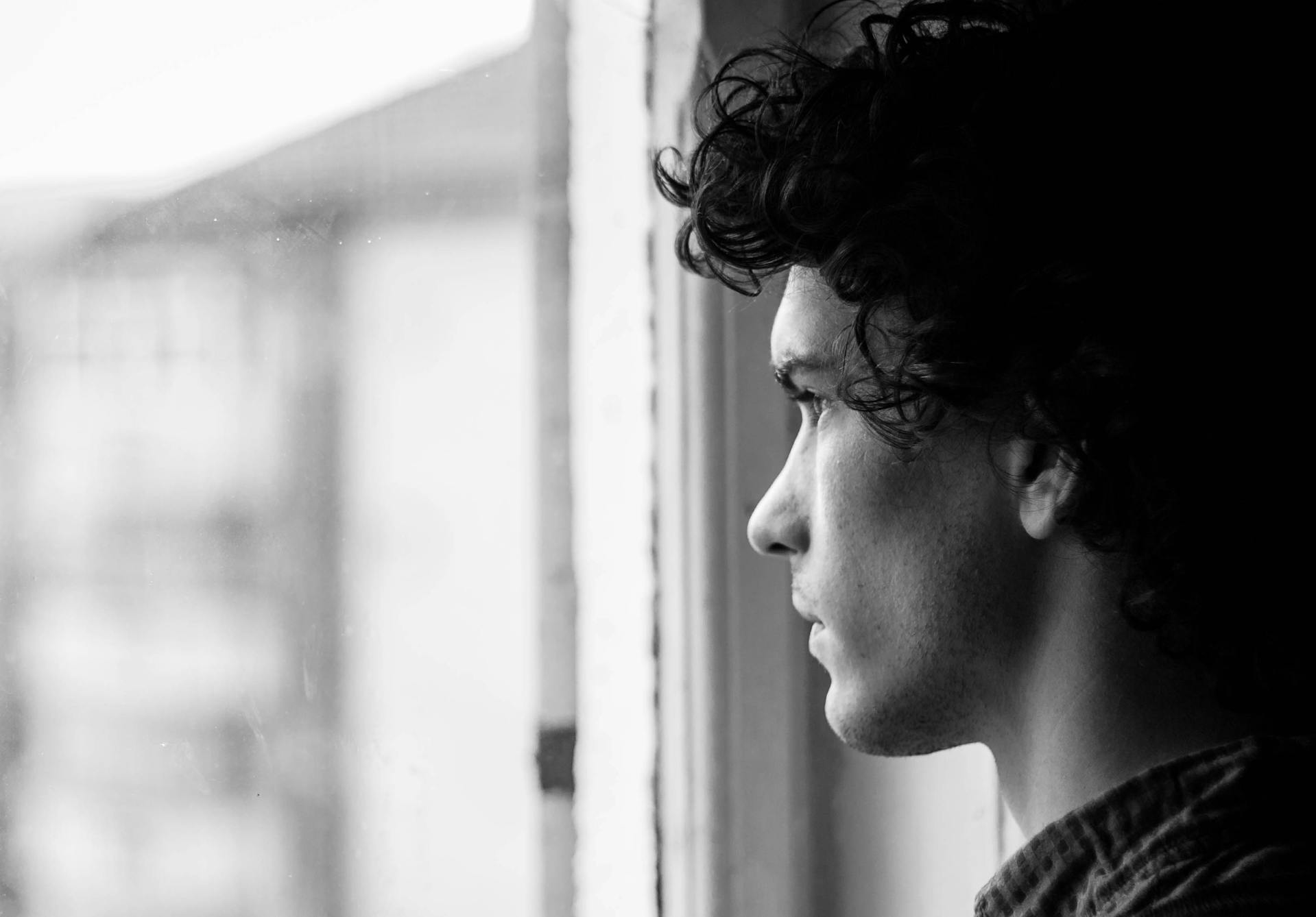 Grayscale shot of a sad young man | Source: Pexels