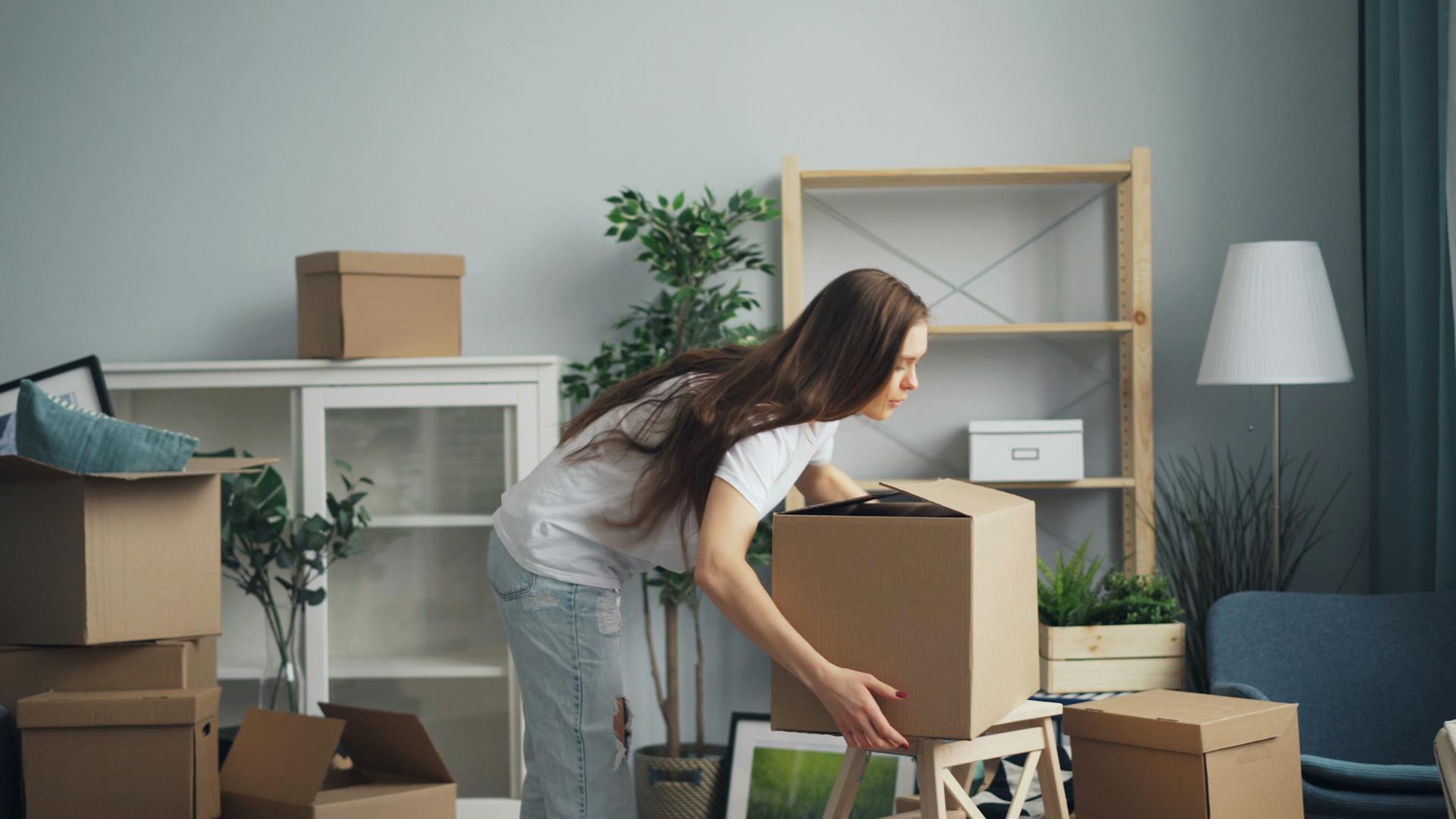 A woman moving | Source: Pexels