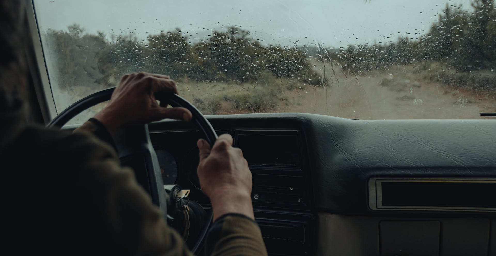 A man driving a car on a rainy day | Source: Pexels