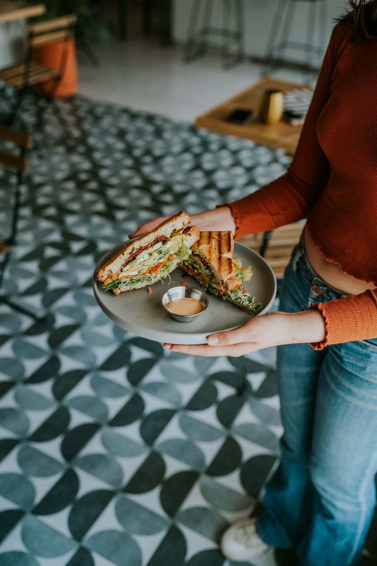 A woman holding a plate of sandwiches | Source: Pexels