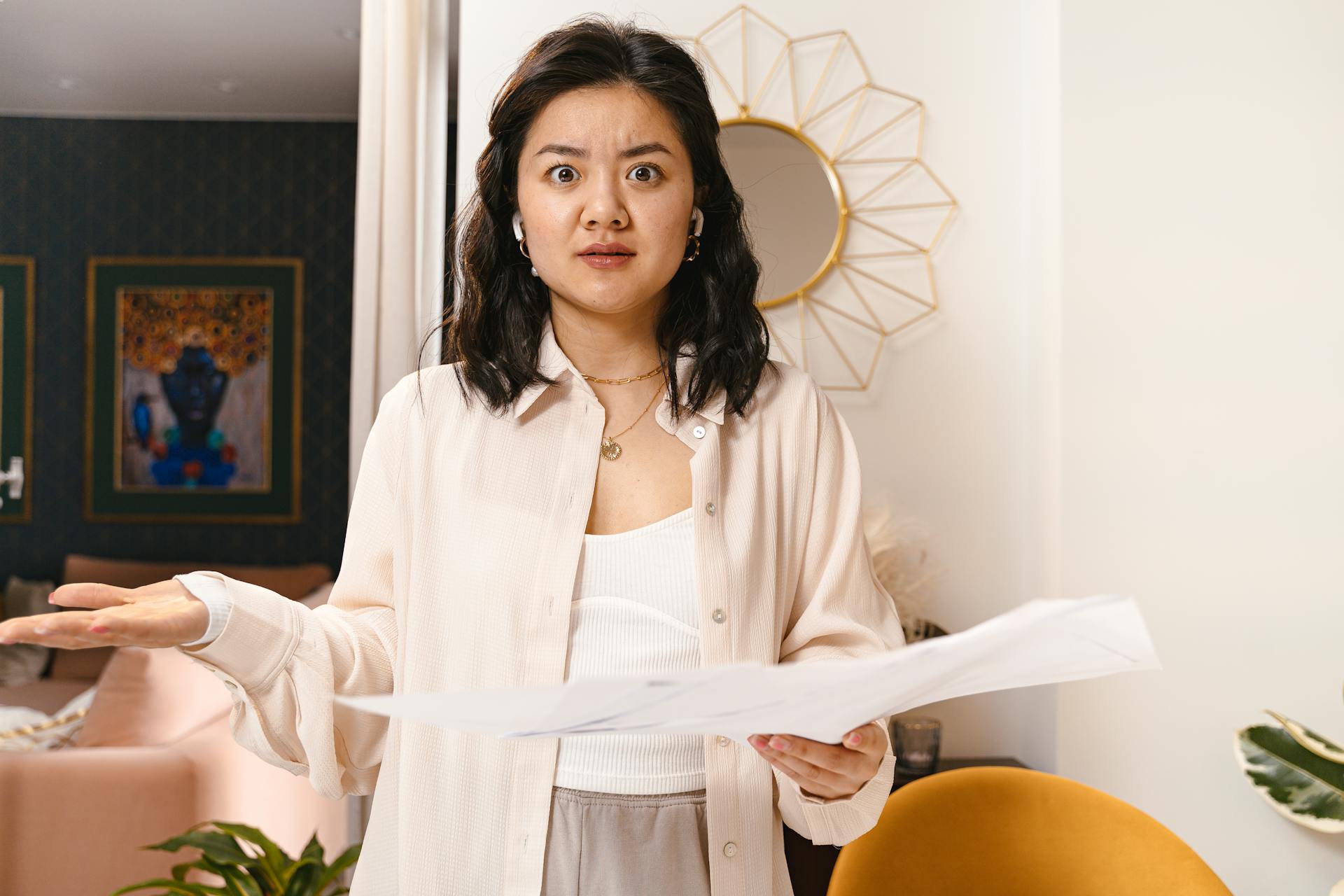 A shocked woman | Source: Pexels