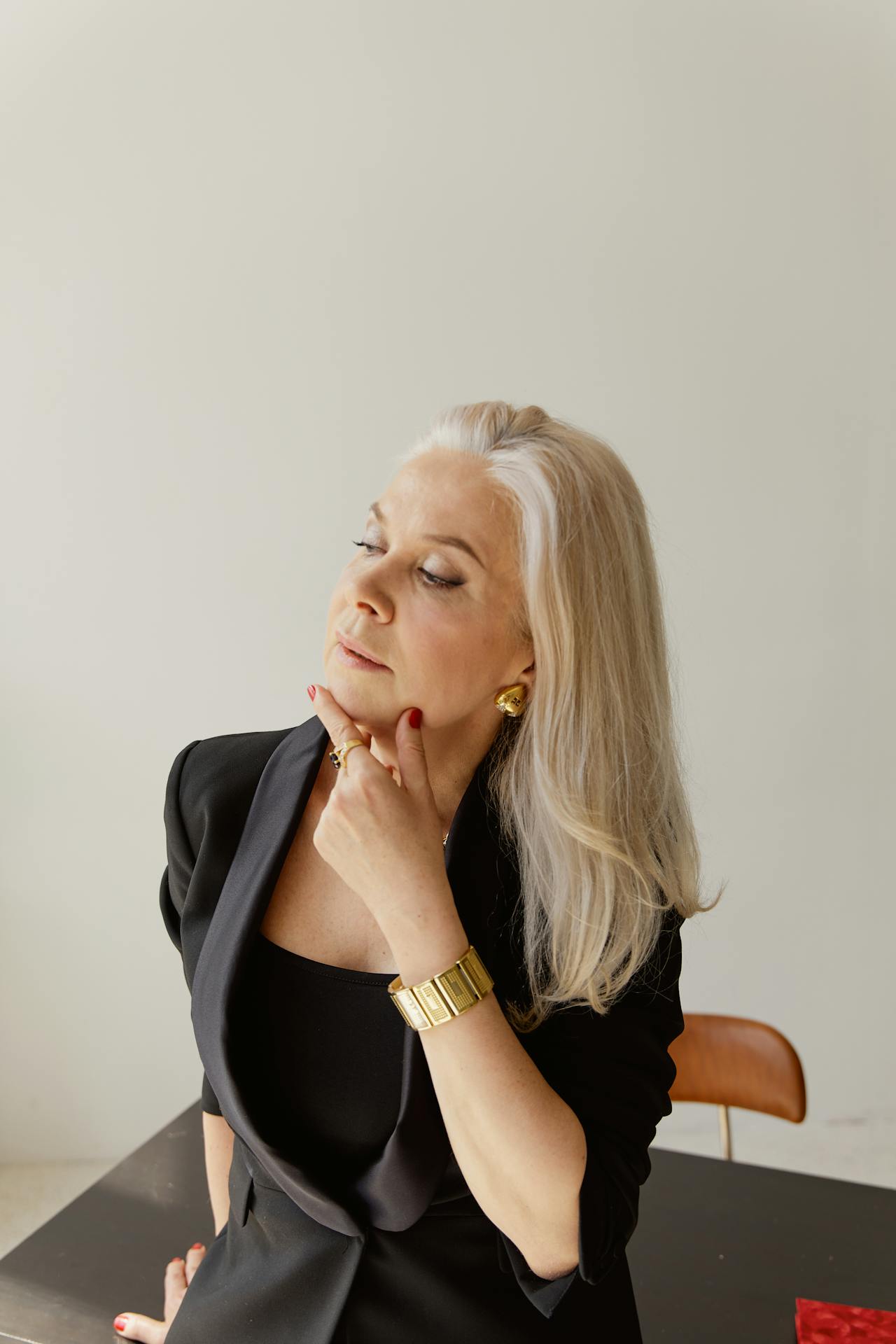 An elegant senior woman looking at something with disdain | Source: Pexels