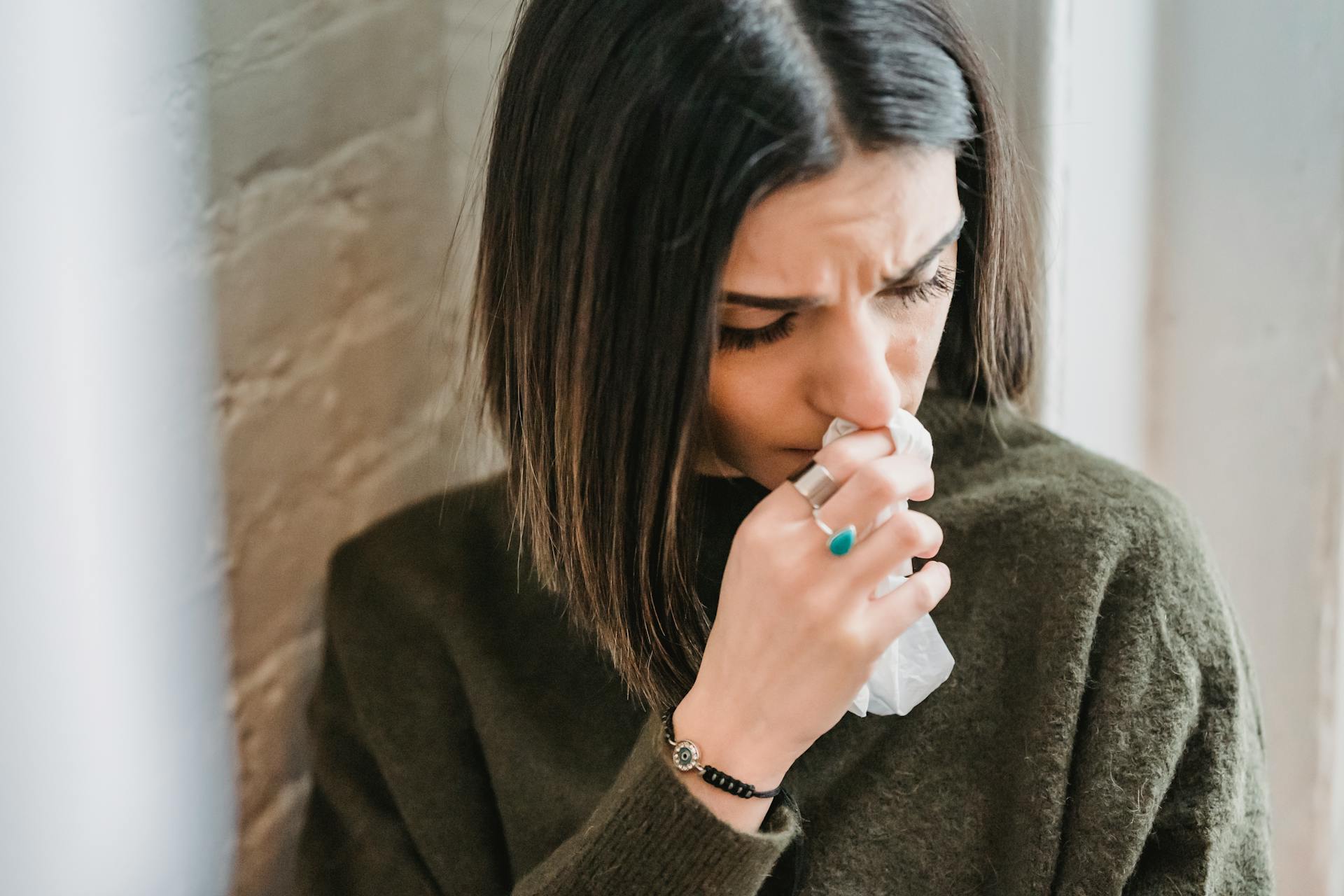 A teary-eyed woman holding a tissue | Source: Pexels