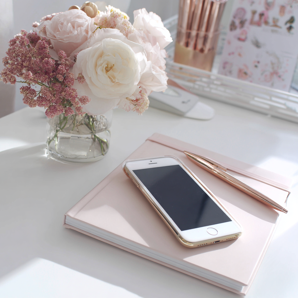 A cellphone on a desk | Source: Midjourney