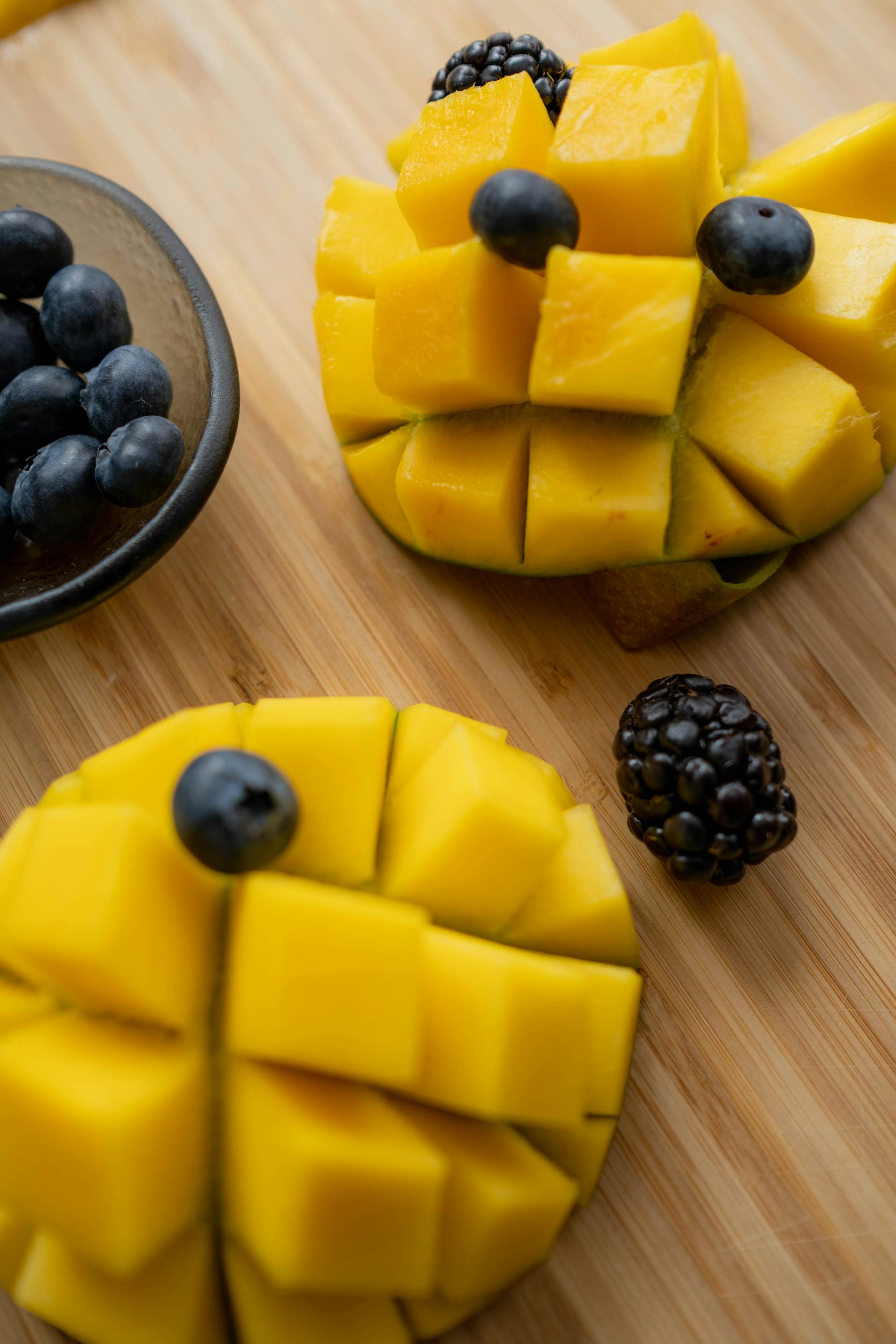 Mango slices with berries on top | Source: Pexels