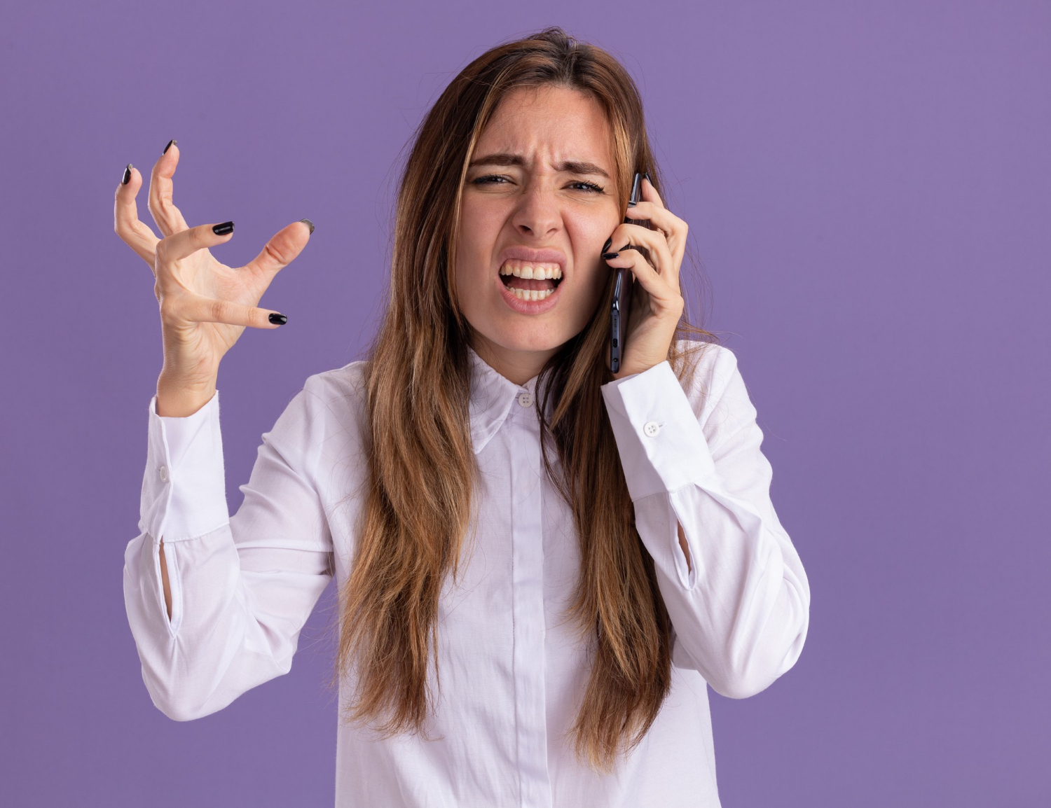 An angry woman talking on the phone | Source: Freepik