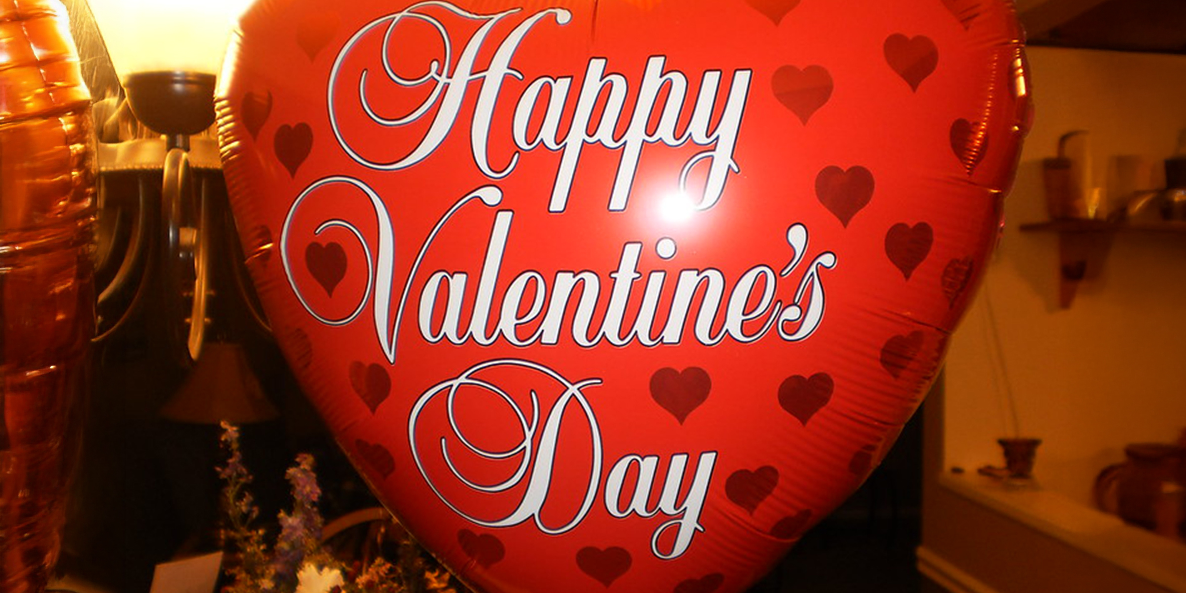 A red heart-shaped "Happy Valentine's Day" balloon | Source: Flickr/Cuyahoga jco/CC BY 2.0