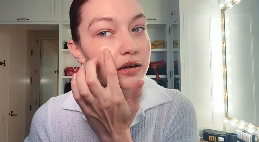 Gigi Hadid doing her makeup routine from a video dated February 4, 2021. | Source: YouTube/Vogue