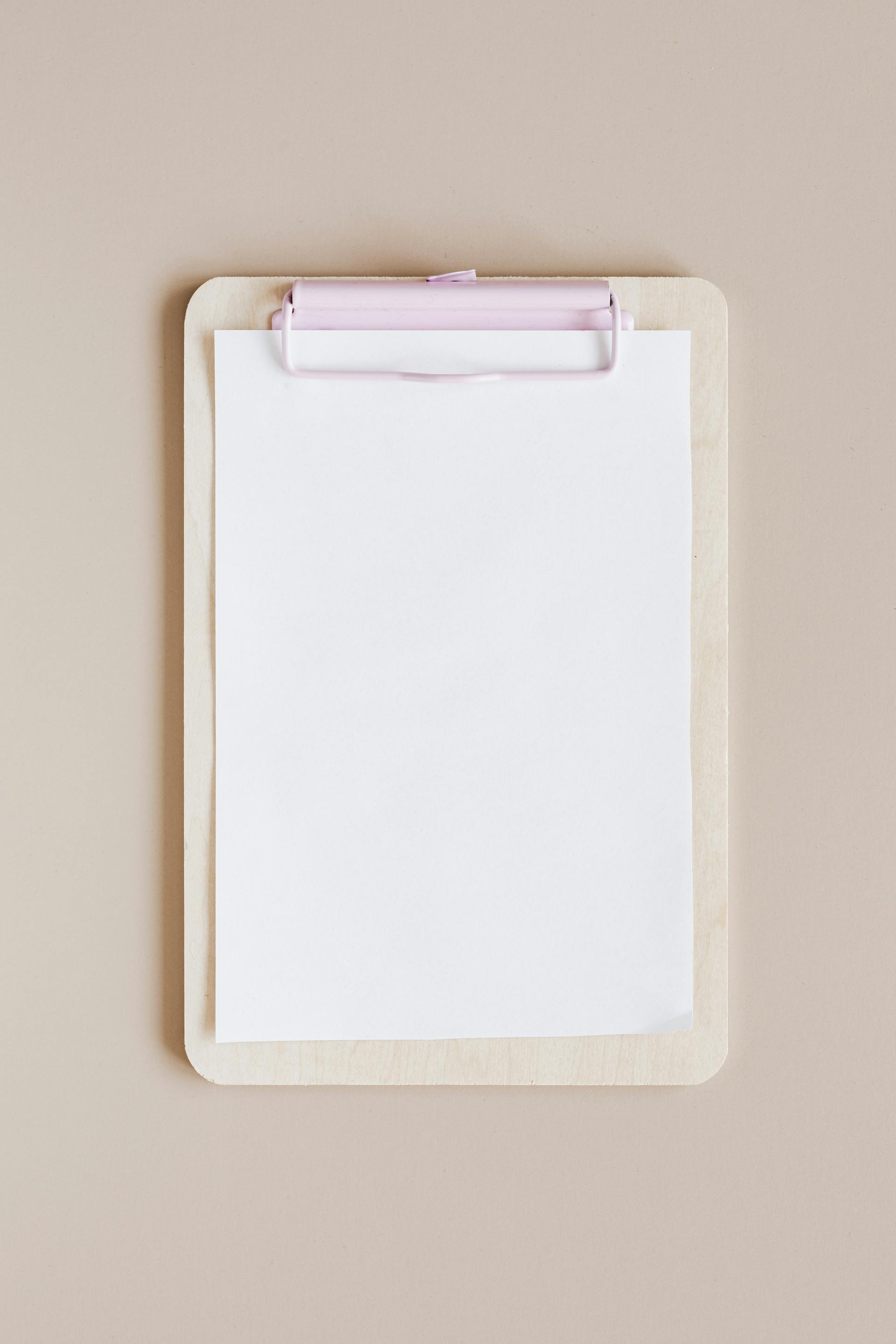 A clipboard on a table | Source: Pexels