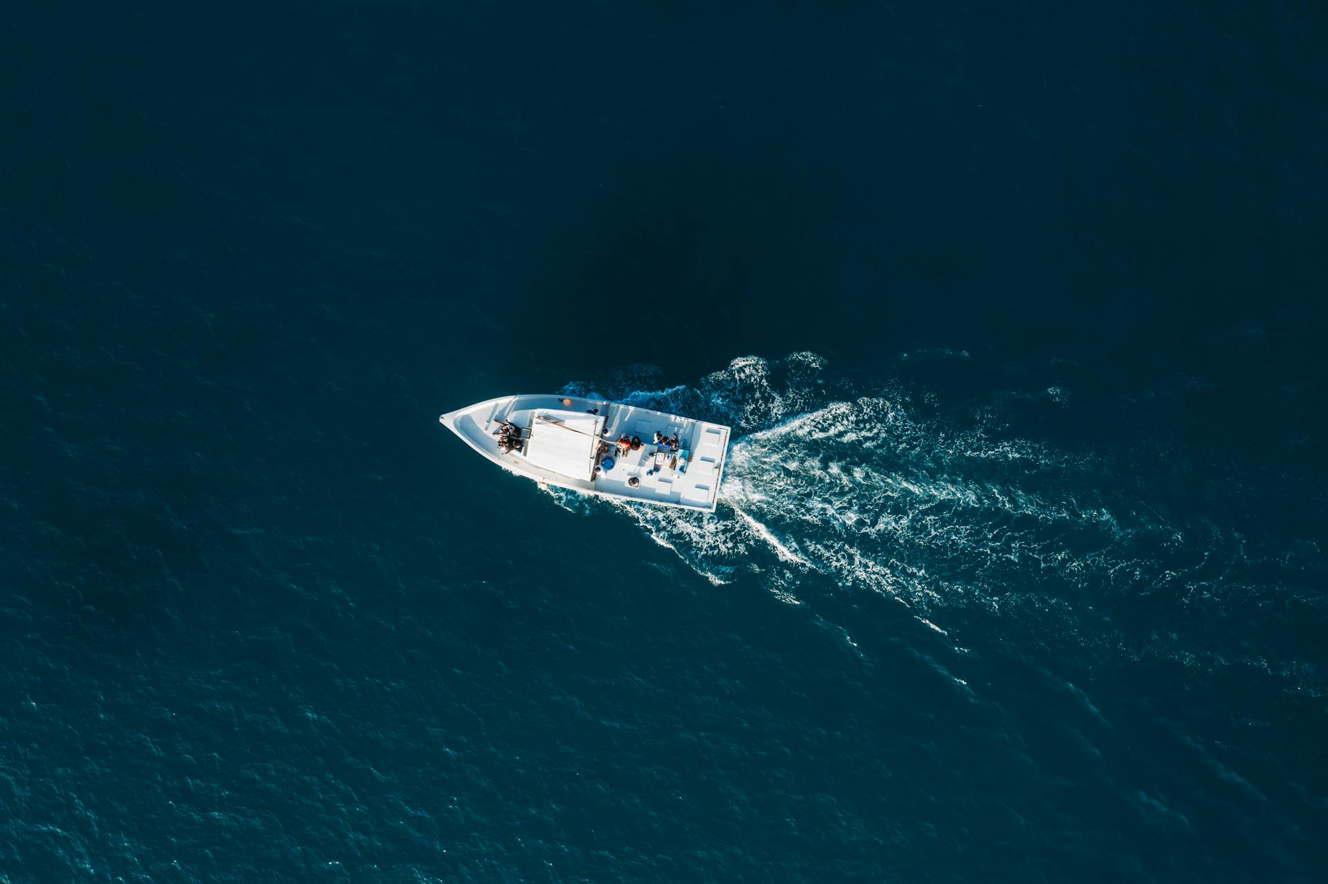 An aerial view of a boat | Source: Pexels