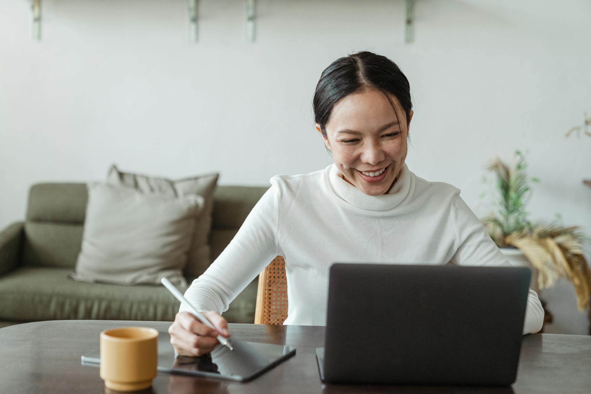 A woman working on a laptop | Source: Pexels