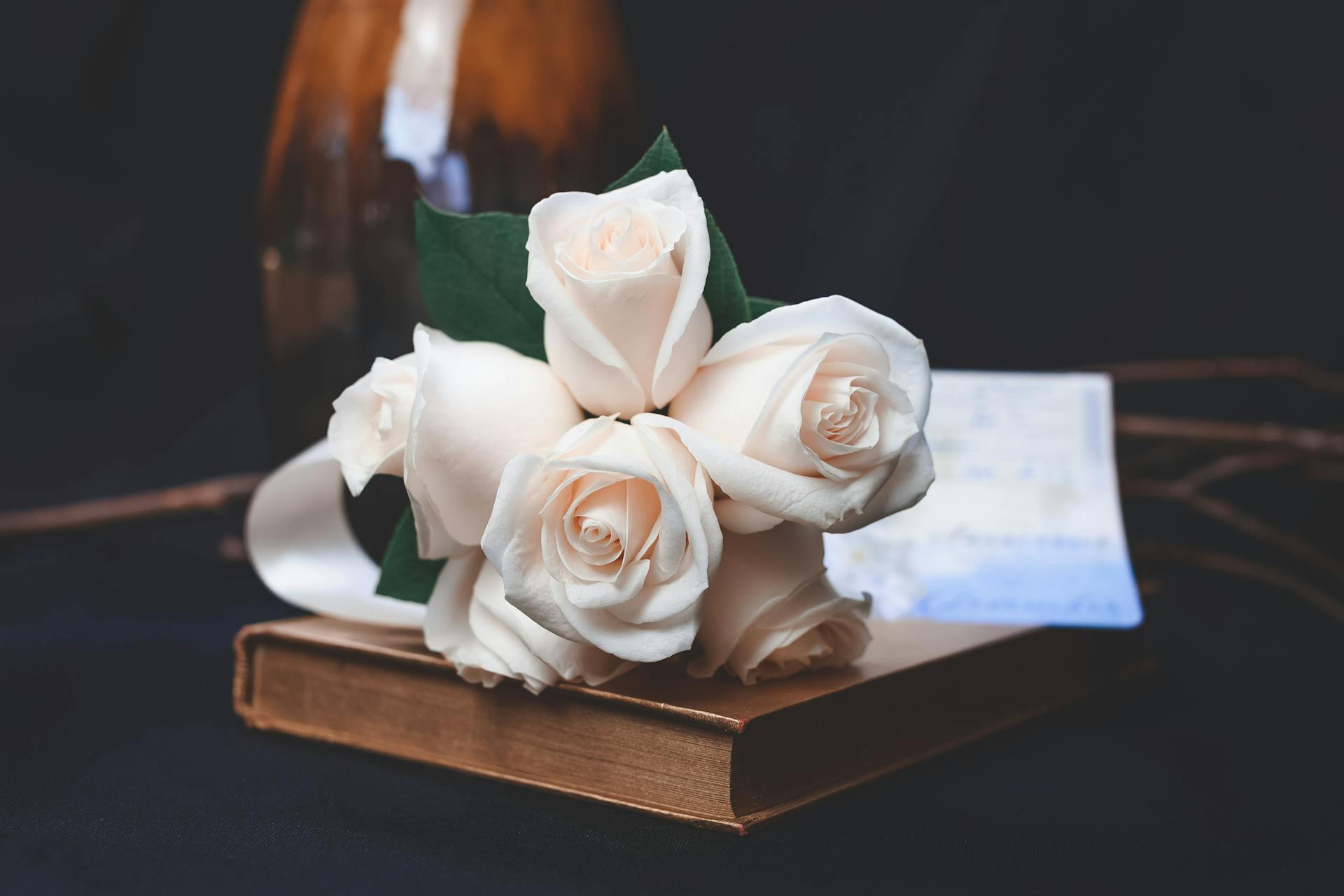 A bouquet of peach roses | Source: Pexels