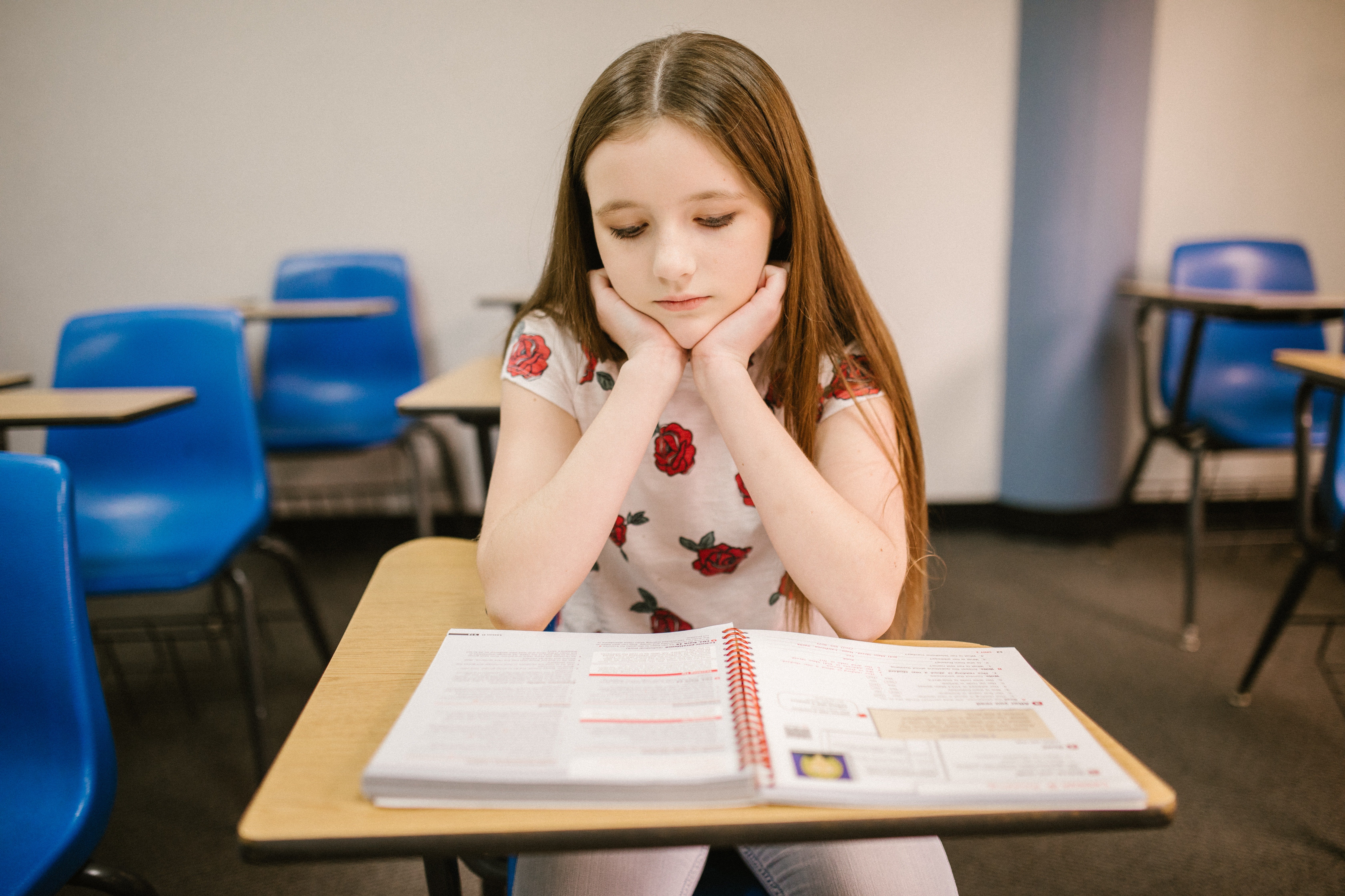 Nikki would sit quietly at school everyday because she didn't want to draw attention to herself. | Source: Pexels