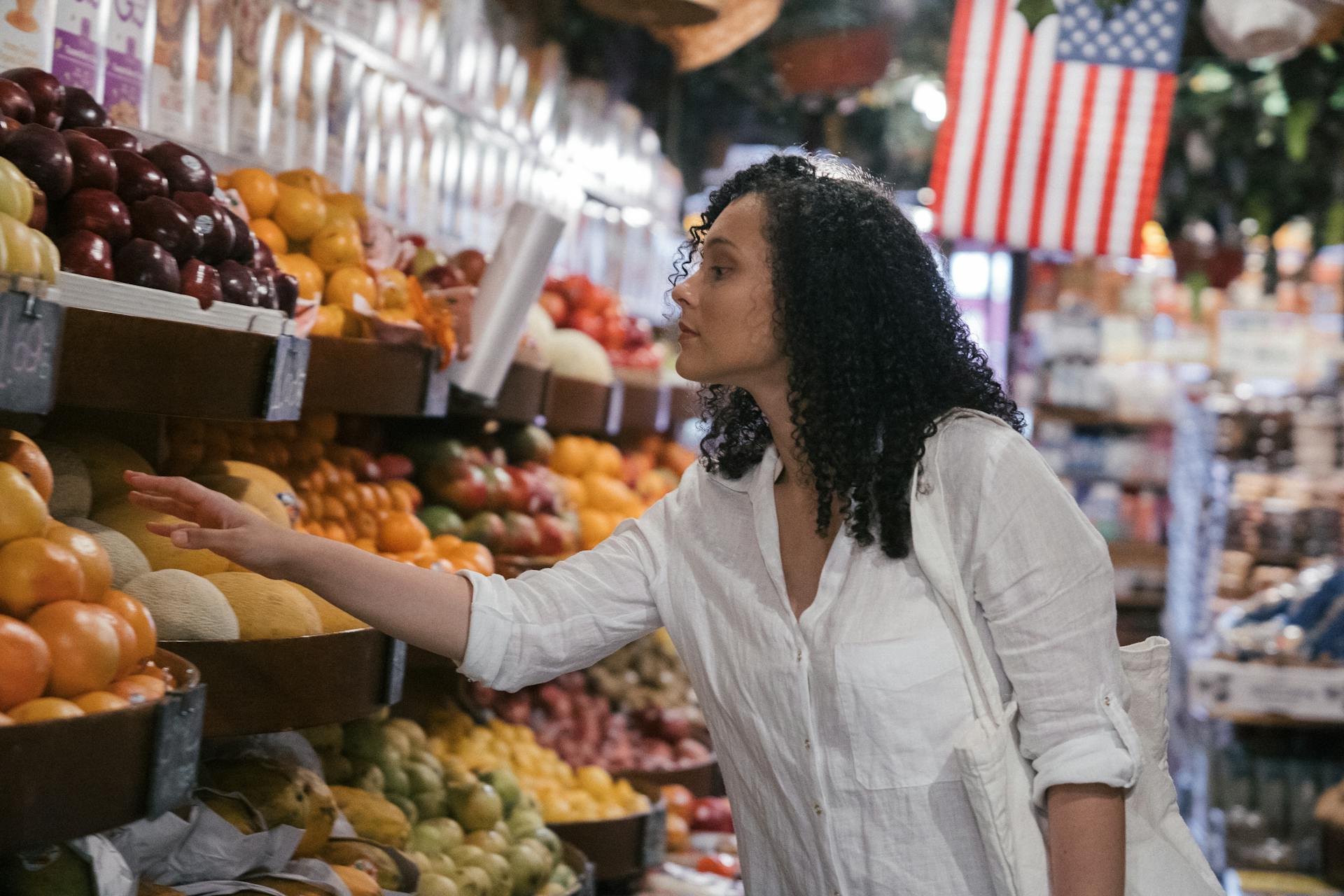 A woman at a grocery store | Source: Pexels