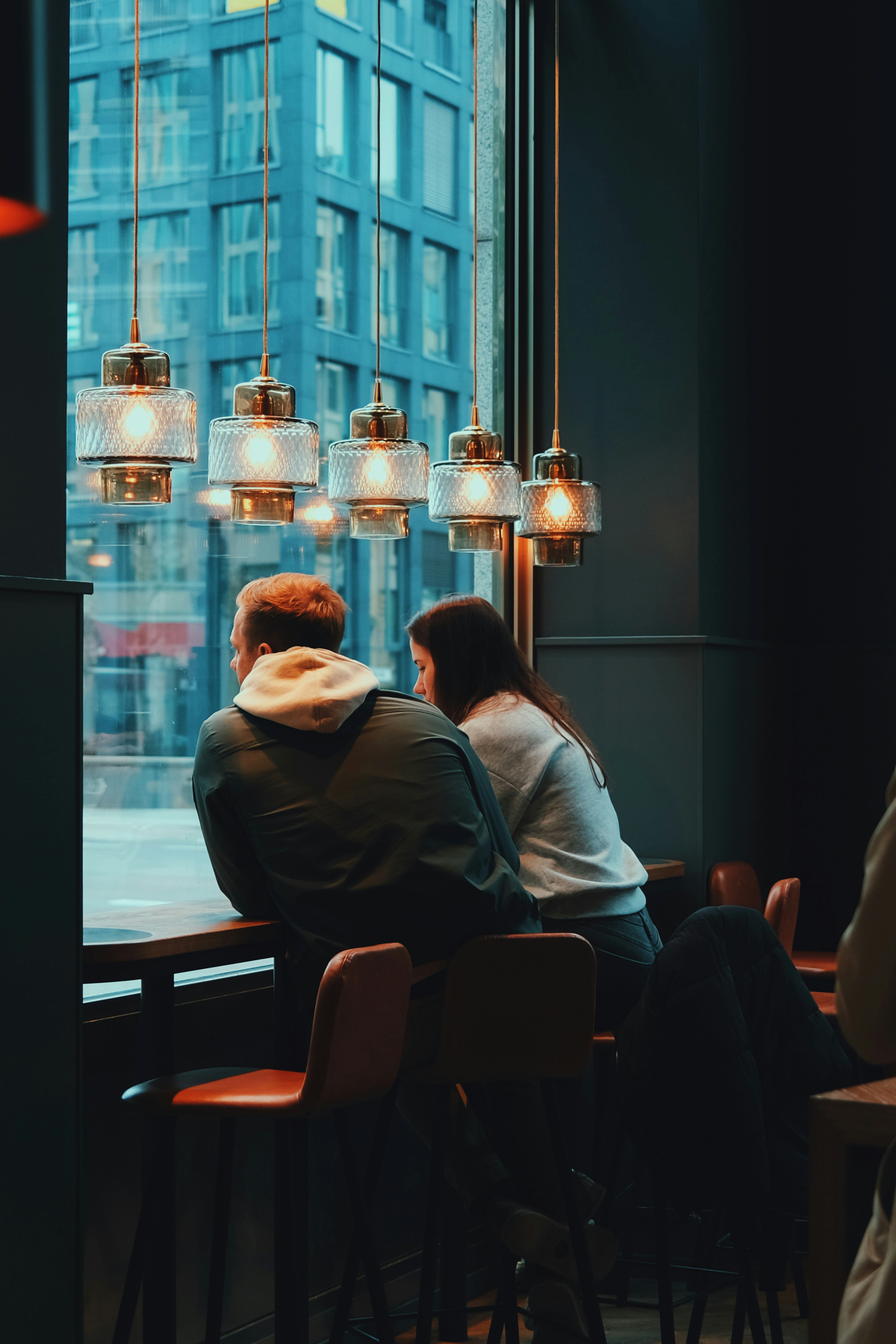 A couple on a coffee date | Source: Unsplash