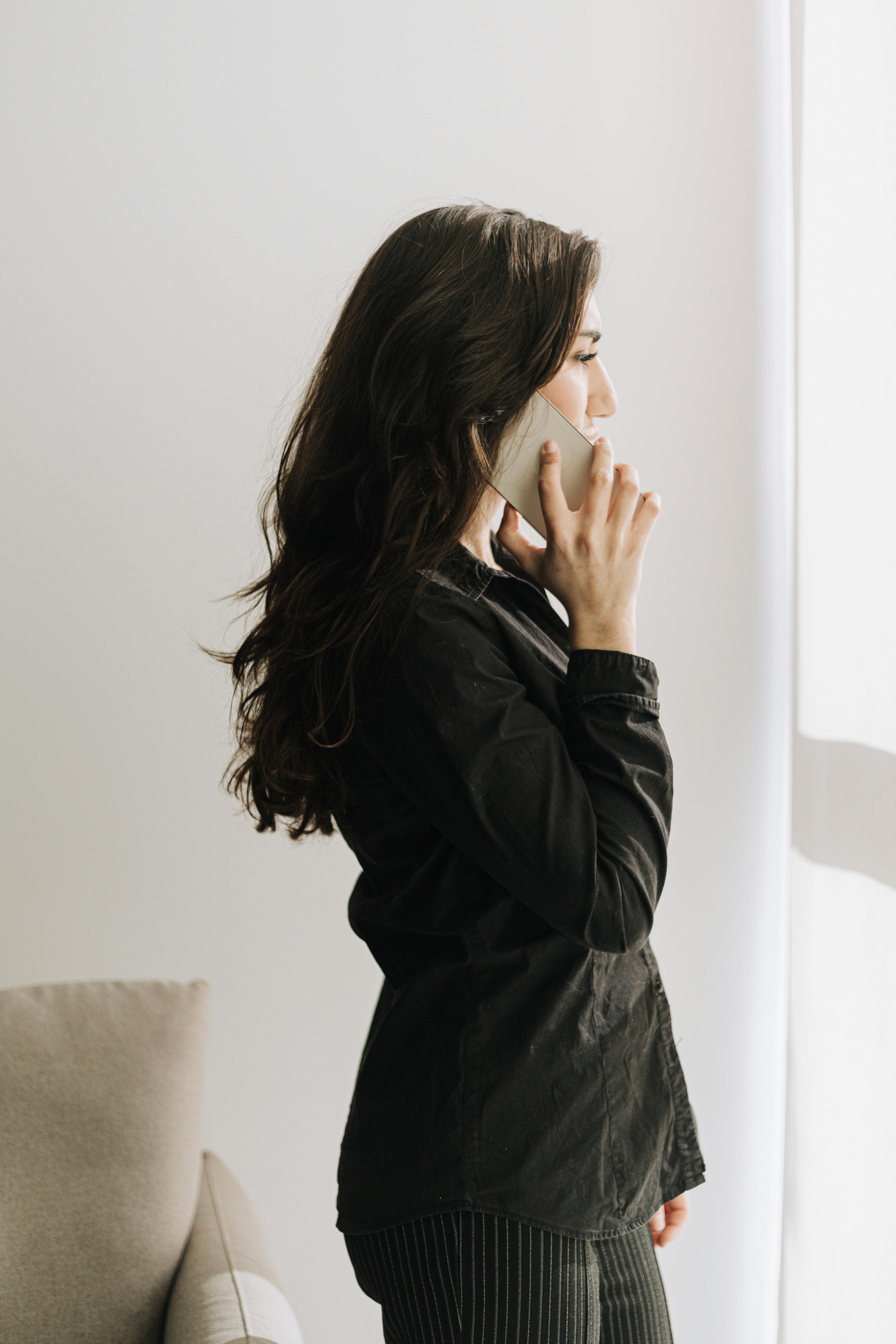 Woman using her phone | Source: Pexels