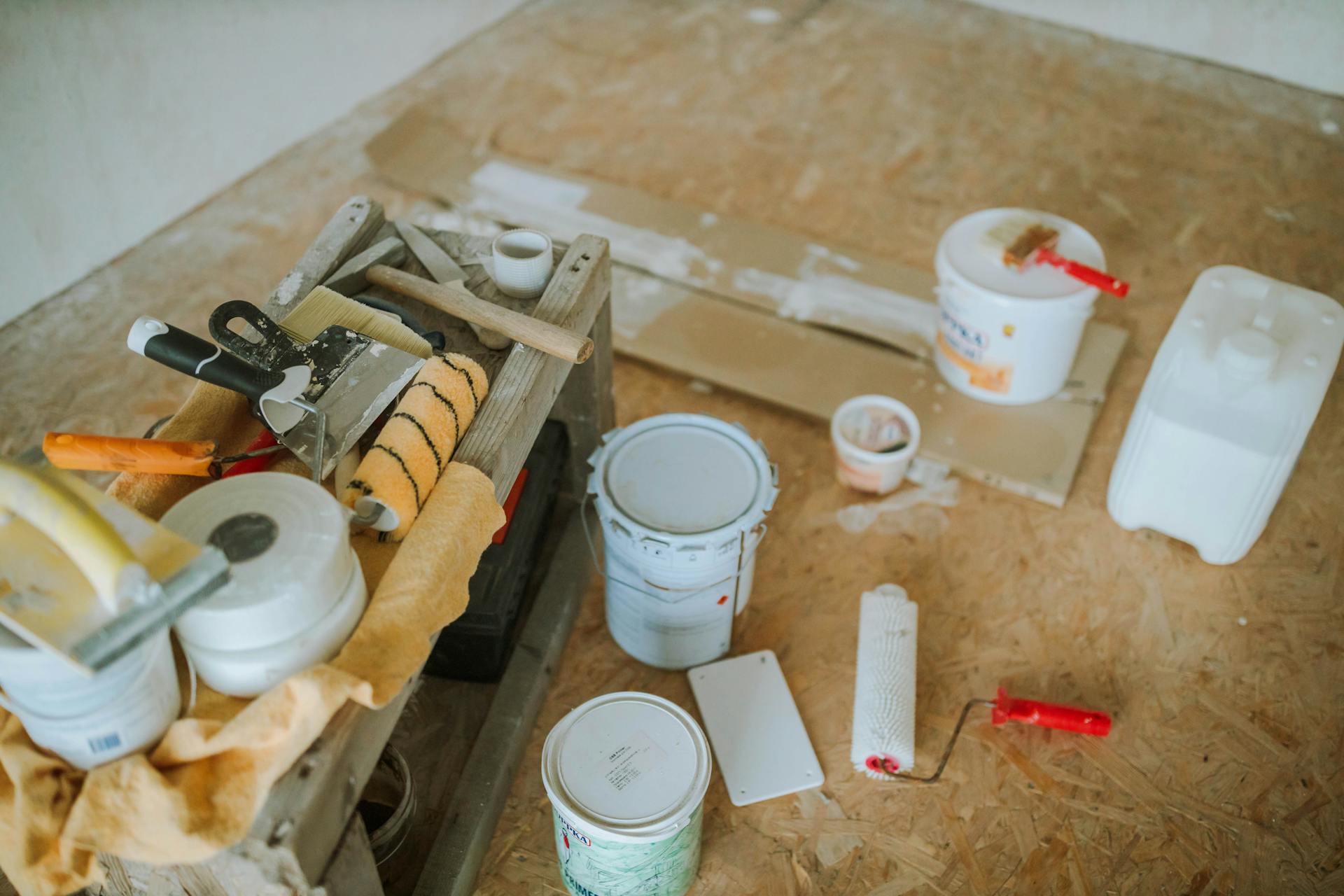 Buckets of paint | Source: Pexels