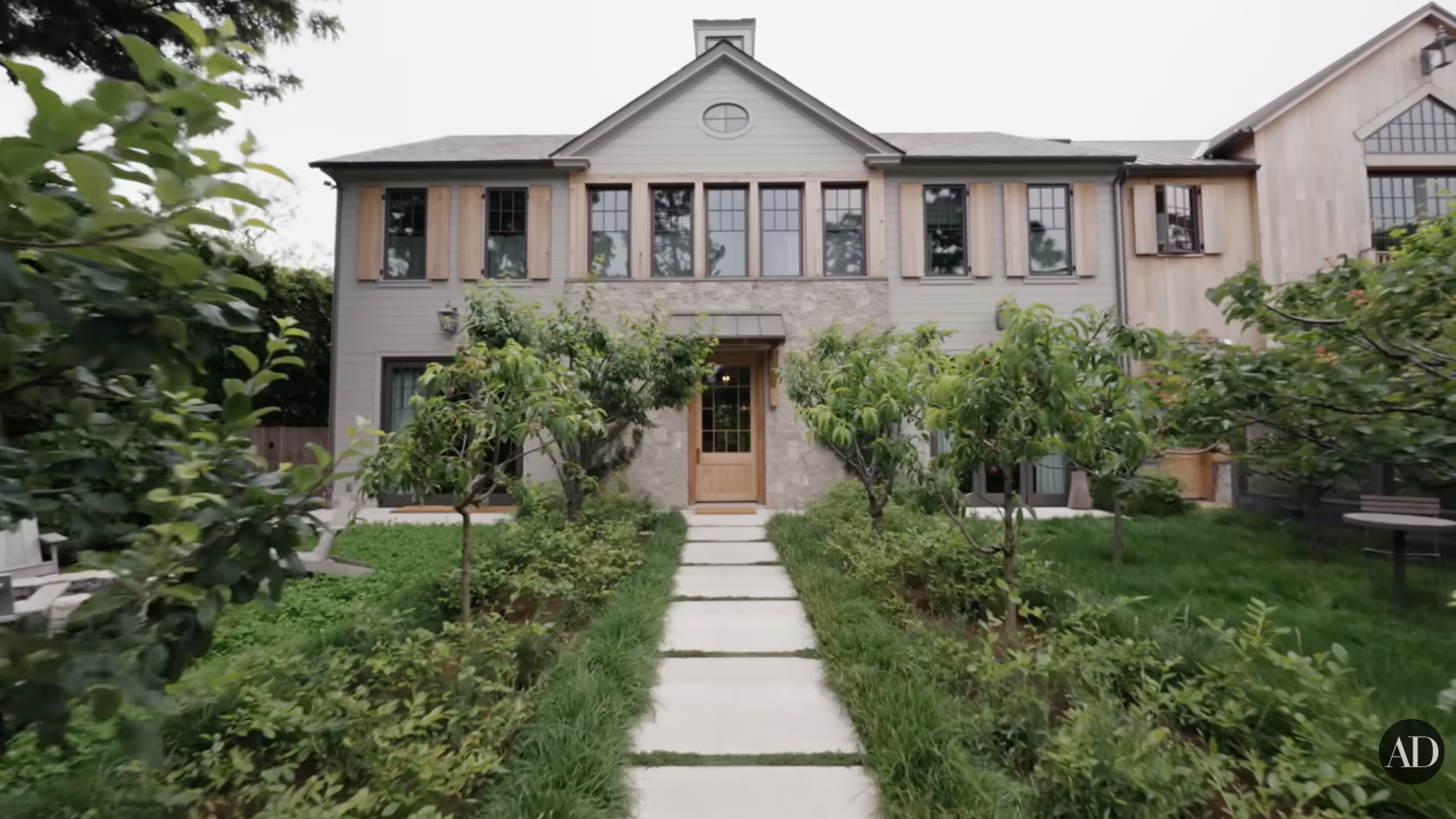 The exterior of Jennifer Garner's home as seen on Architectural Digest's YouTube video posted on September 4, 2024. | Source: YouTube/Architectural Digest