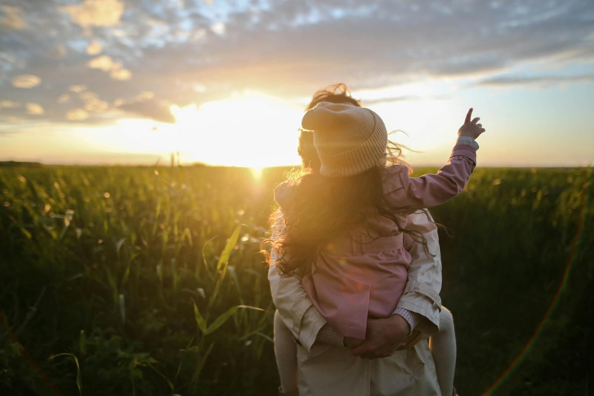 Uma mulher com sua filha | Fonte: Pexels