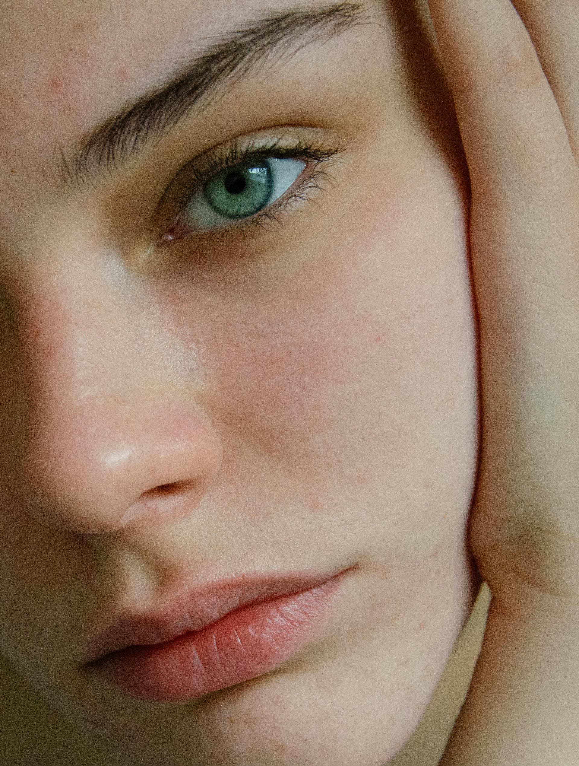 A thoughtful woman | Source: Pexels