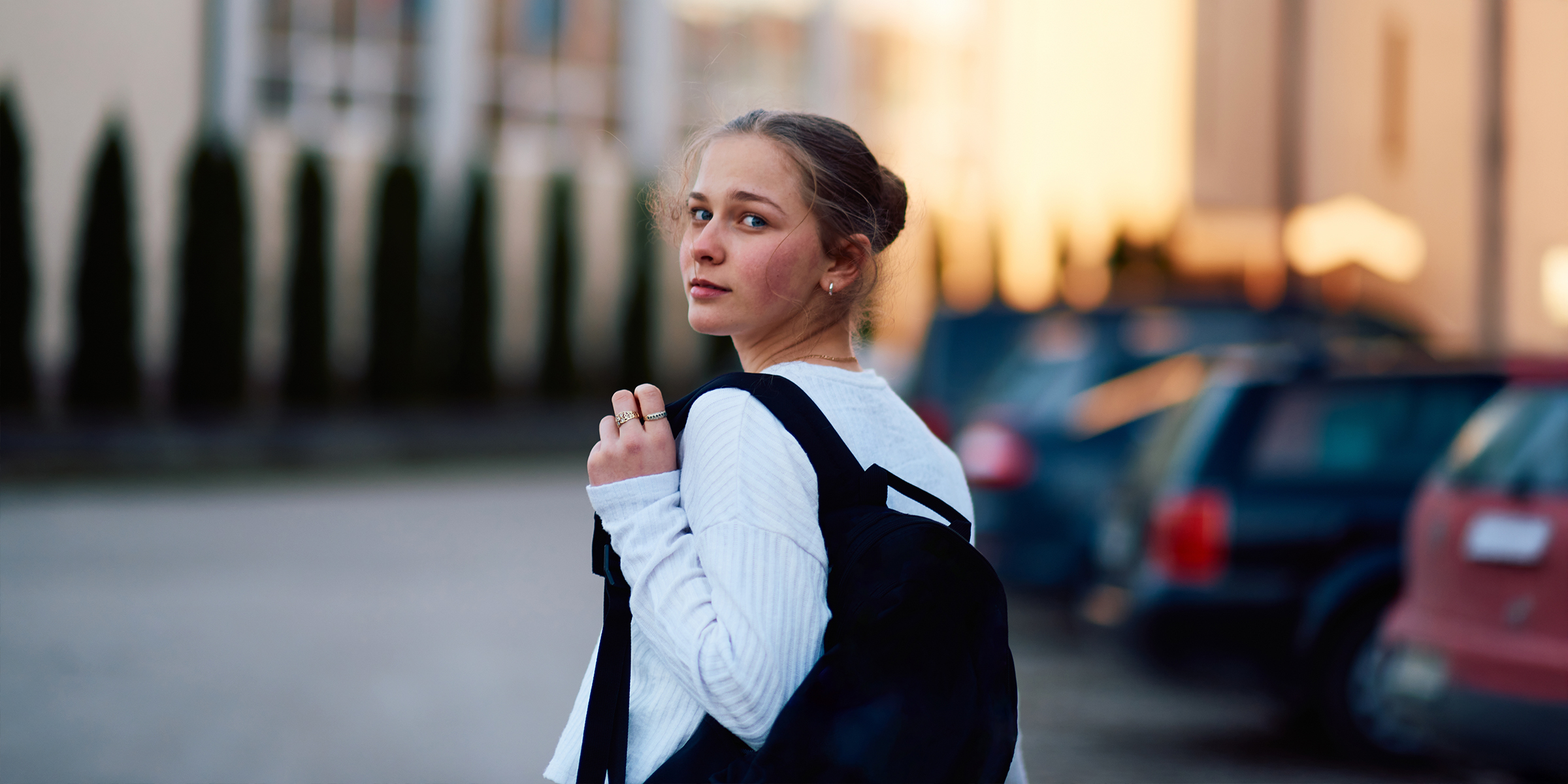 A teen girl glancing over her shoulder | Source: Shutterstock
