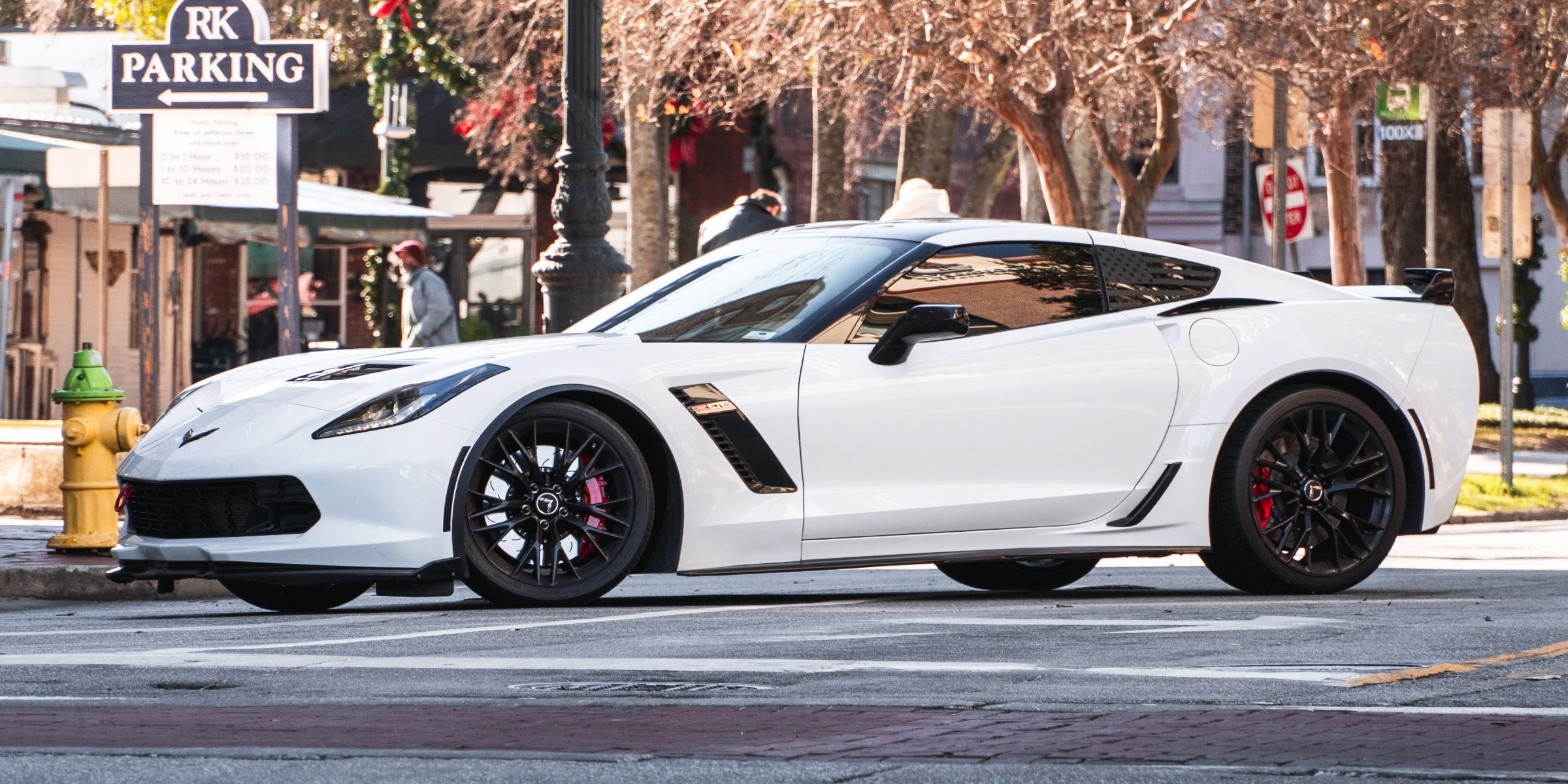 A white sports car | Source: Shutterstock