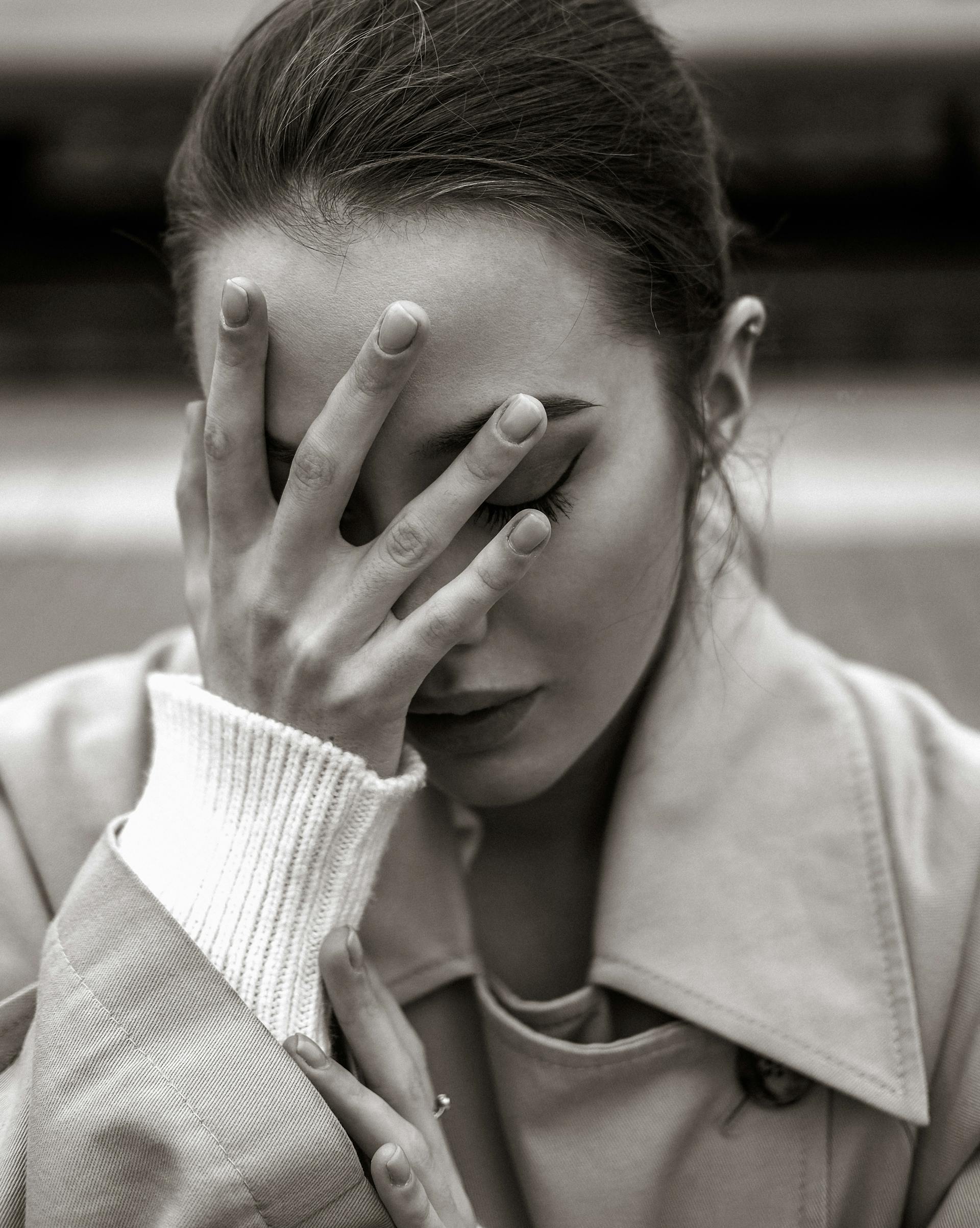 A grayscale photo of a sad woman | Source: Pexels