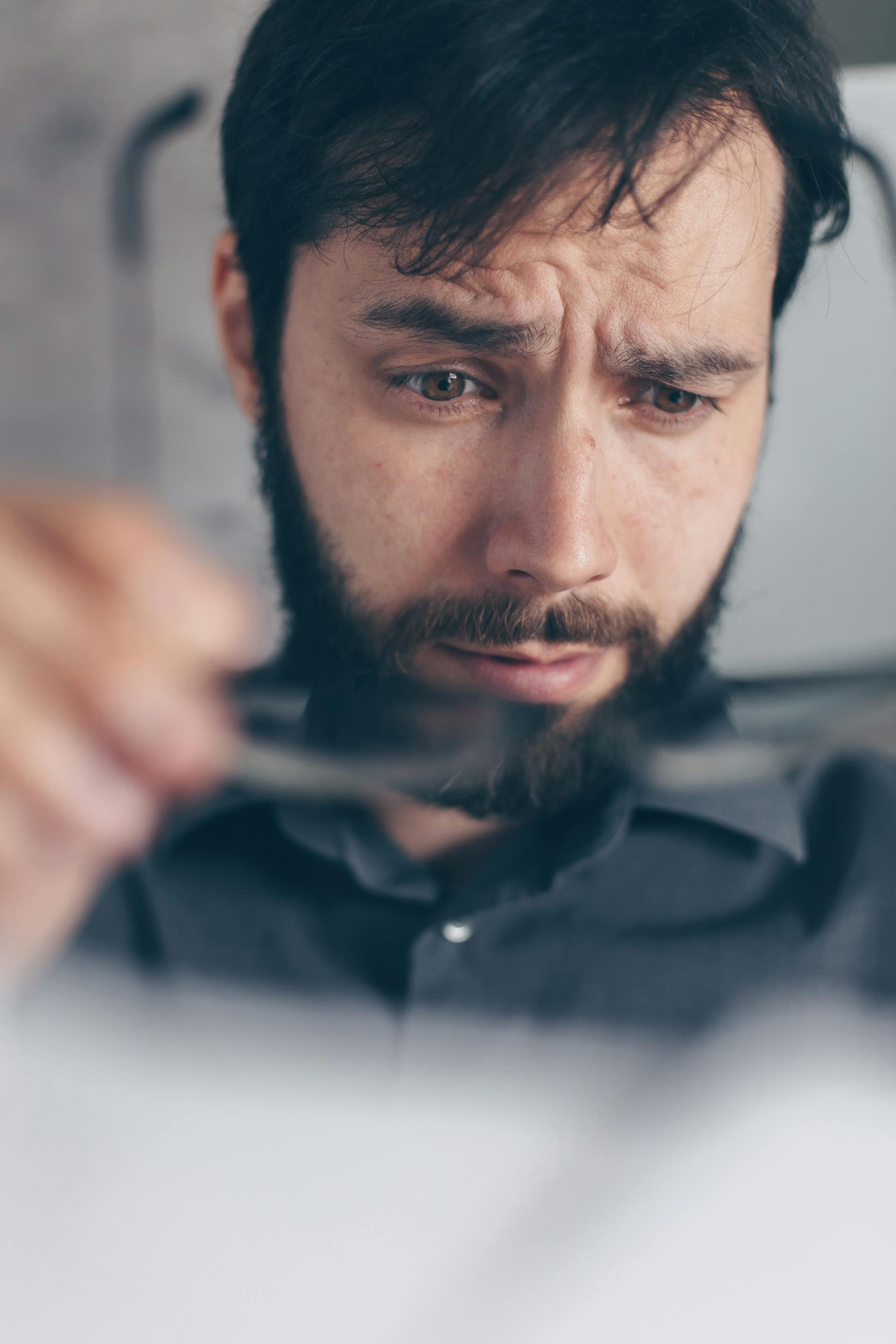 A close-up shot of a man with a broken facial expression | Source: Pexels