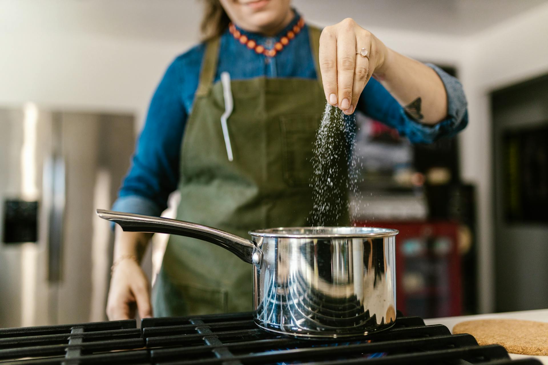 A woman cooking in the kitchen | Source: Pexels