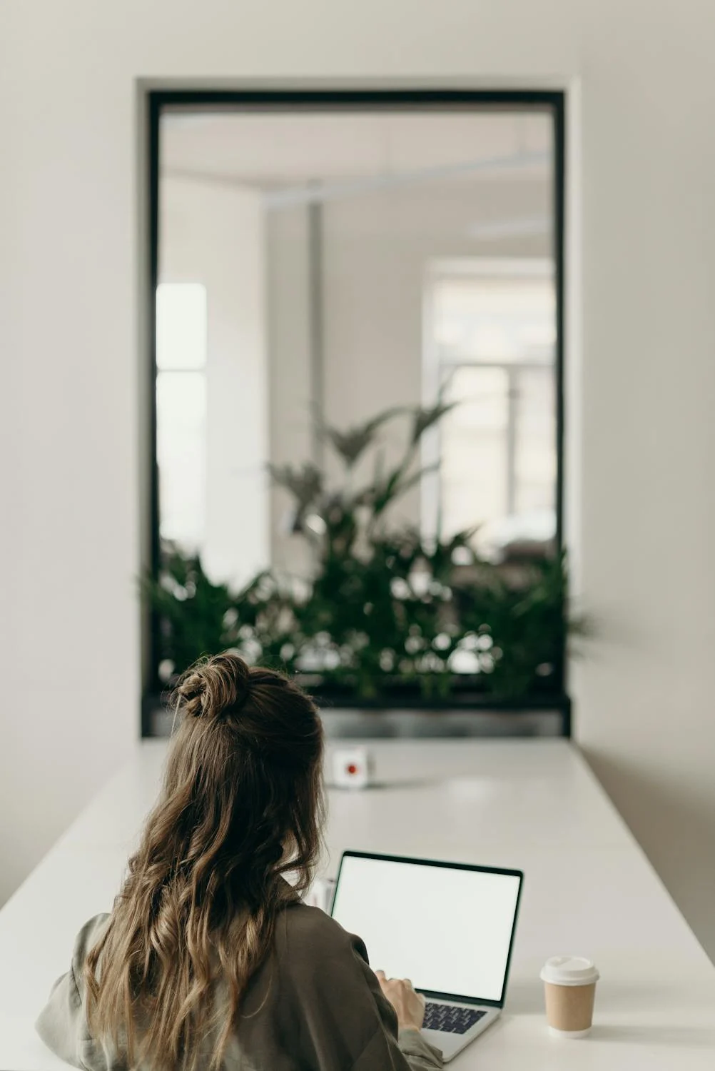 A woman typing on her laptop | Source: Pexels