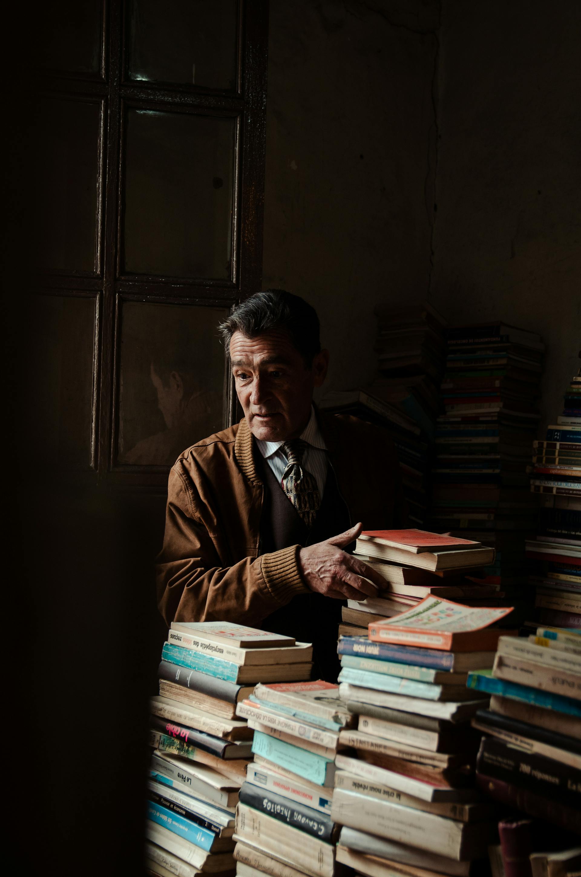 A man in a bookstore looking at someone | Source: Pexels