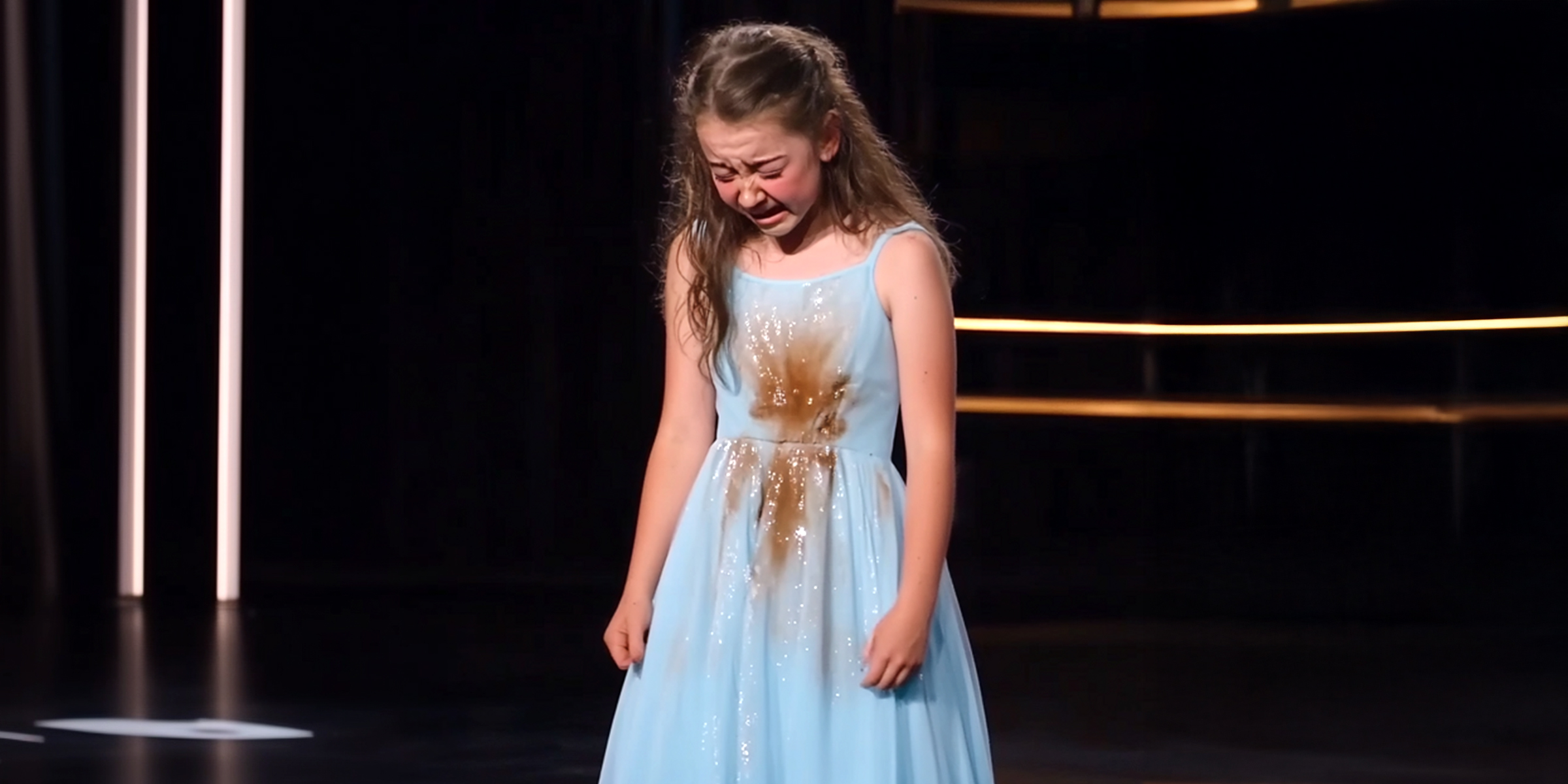 A young girl sobbing over ruined dress | Source: The Celebritist