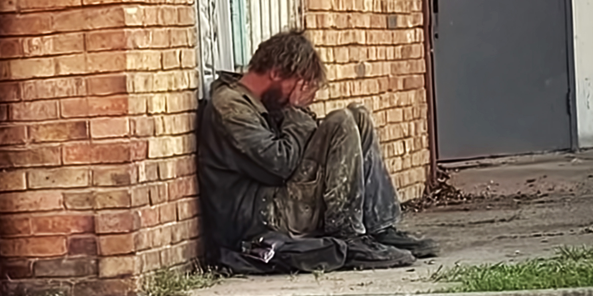 A sad homeless person | Source: Amomama