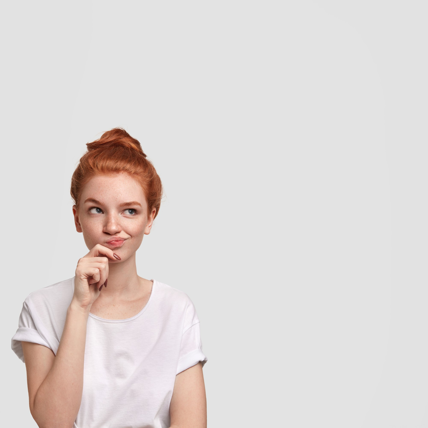 A woman thinking | Source: Freepik