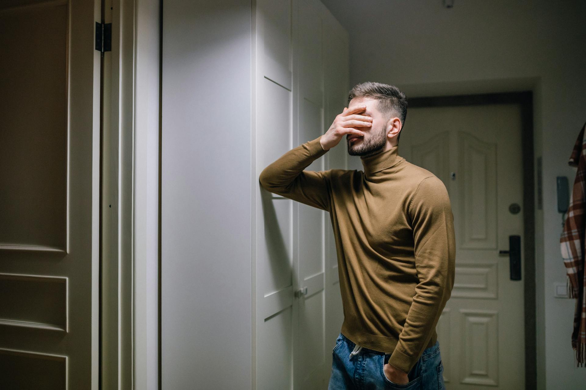 A tense man | Source: Pexels