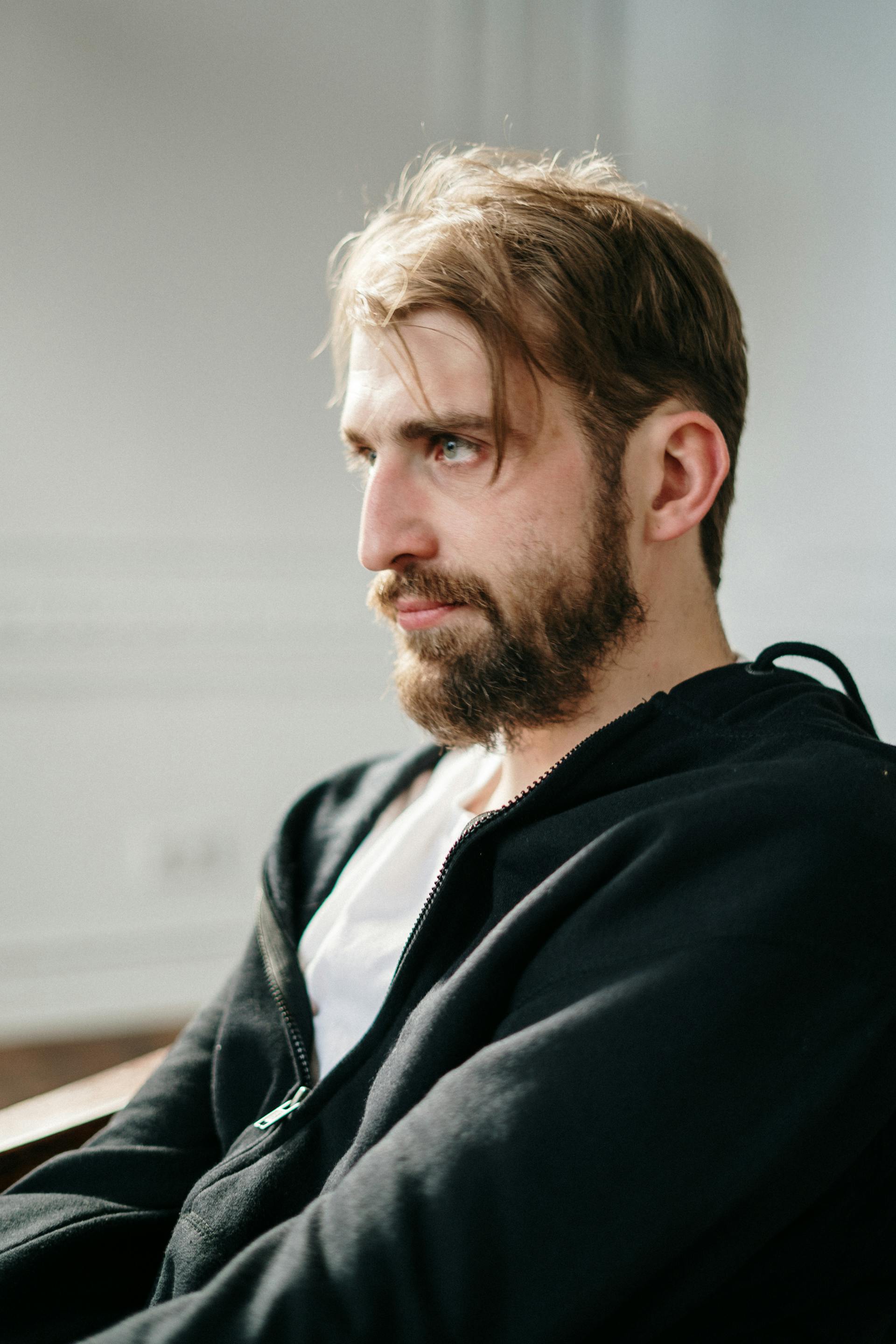 A man sitting on the chair | Source: Pexels