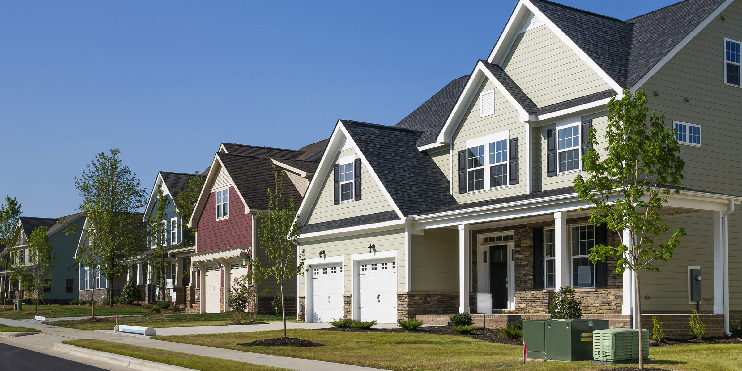 A couple of houses in a nice neighborhood | Source: Shutterstock