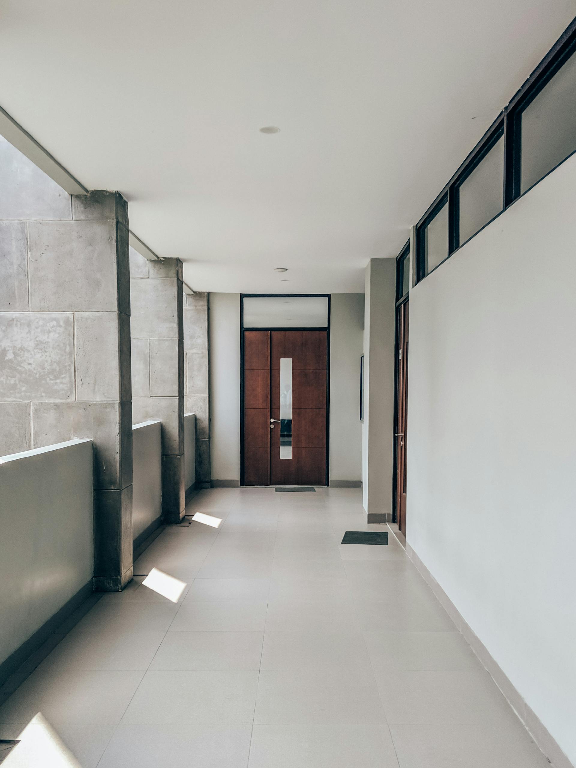 Apartment corridor | Source: Pexels