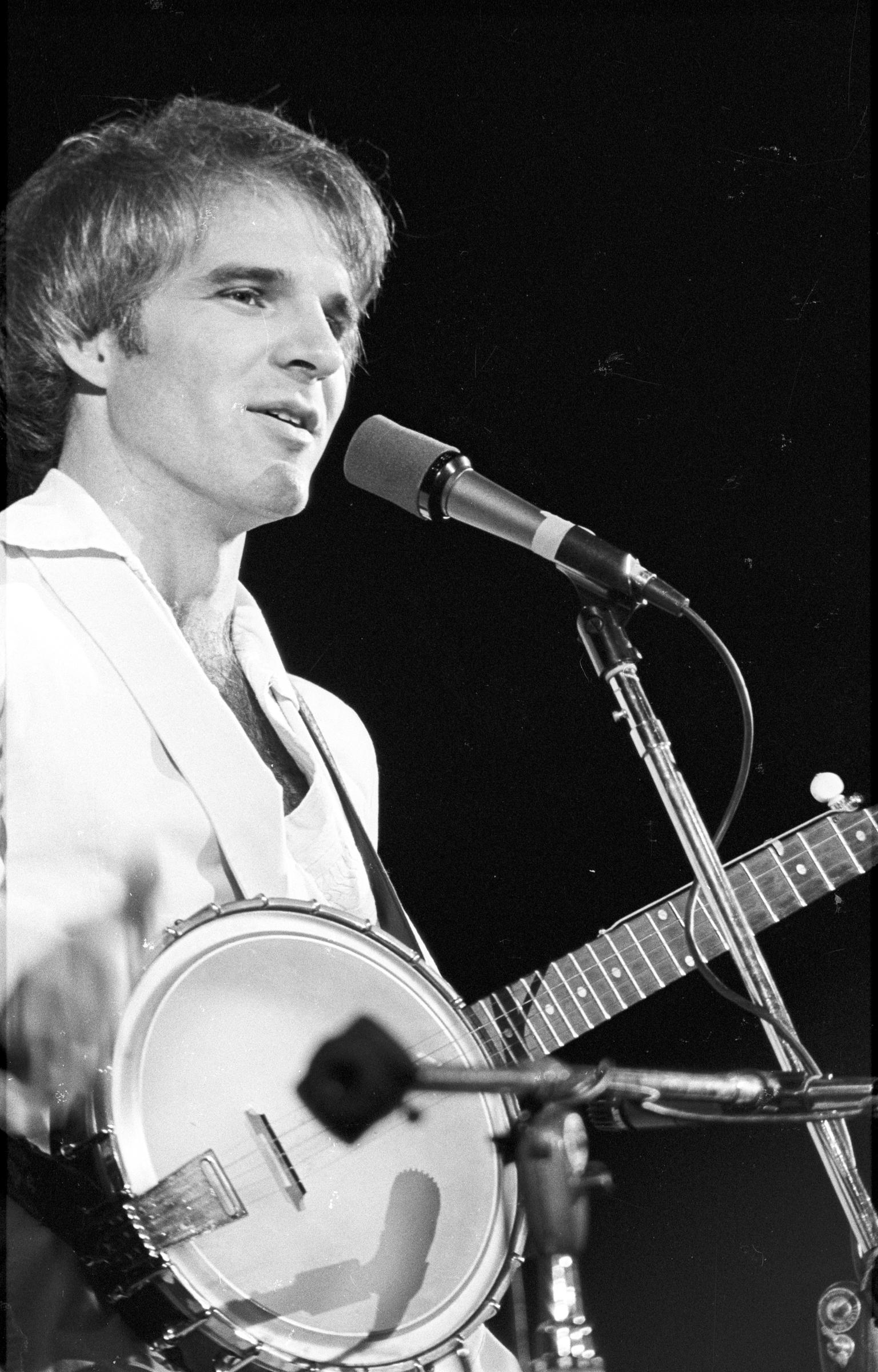 Steve Martin with his banjo, 1960 | Source: Getty Images