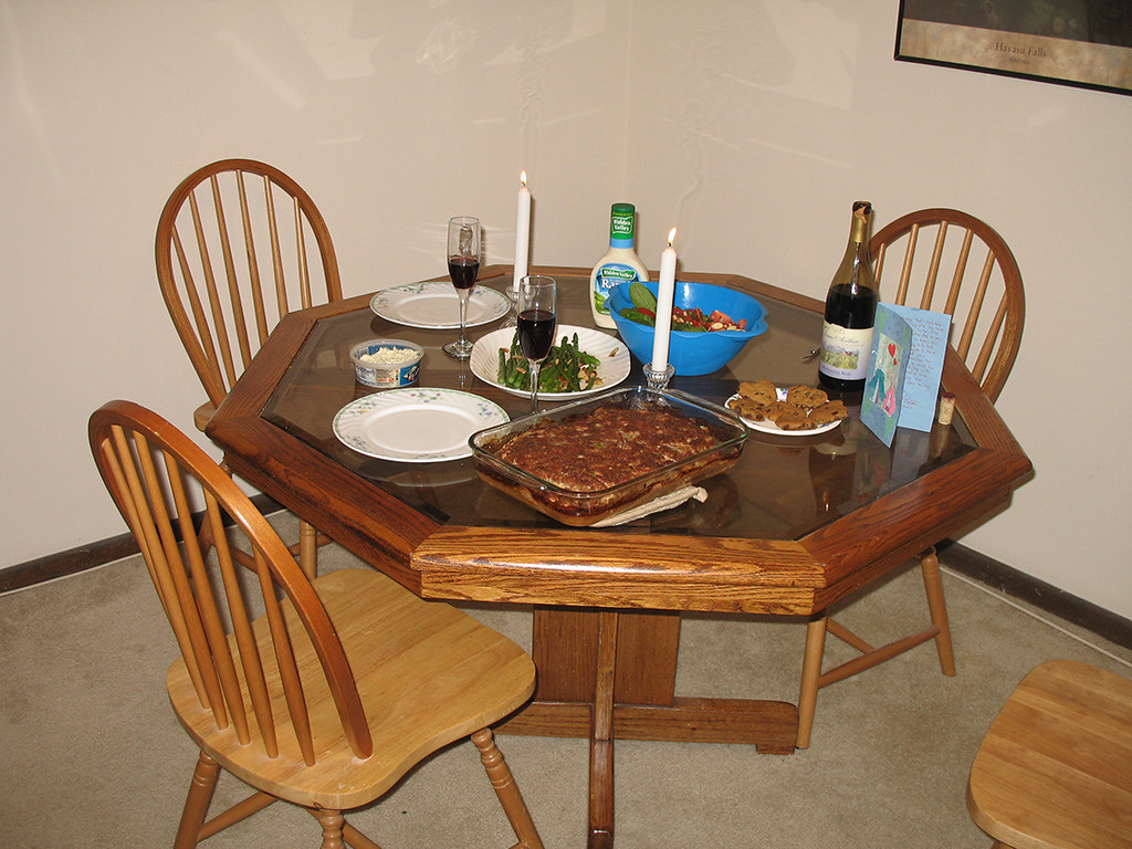 A surprise candle lit romantic dinner setting for two | Source: Flickr