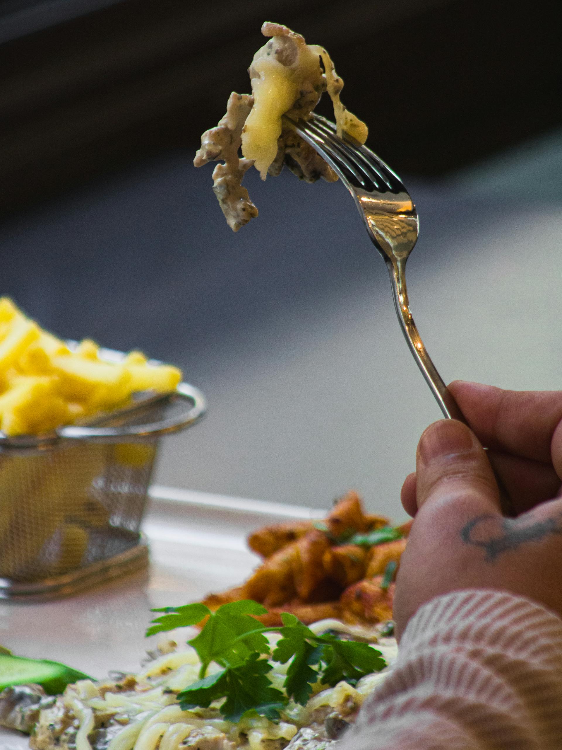Comida no garfo | Fonte: Pexels