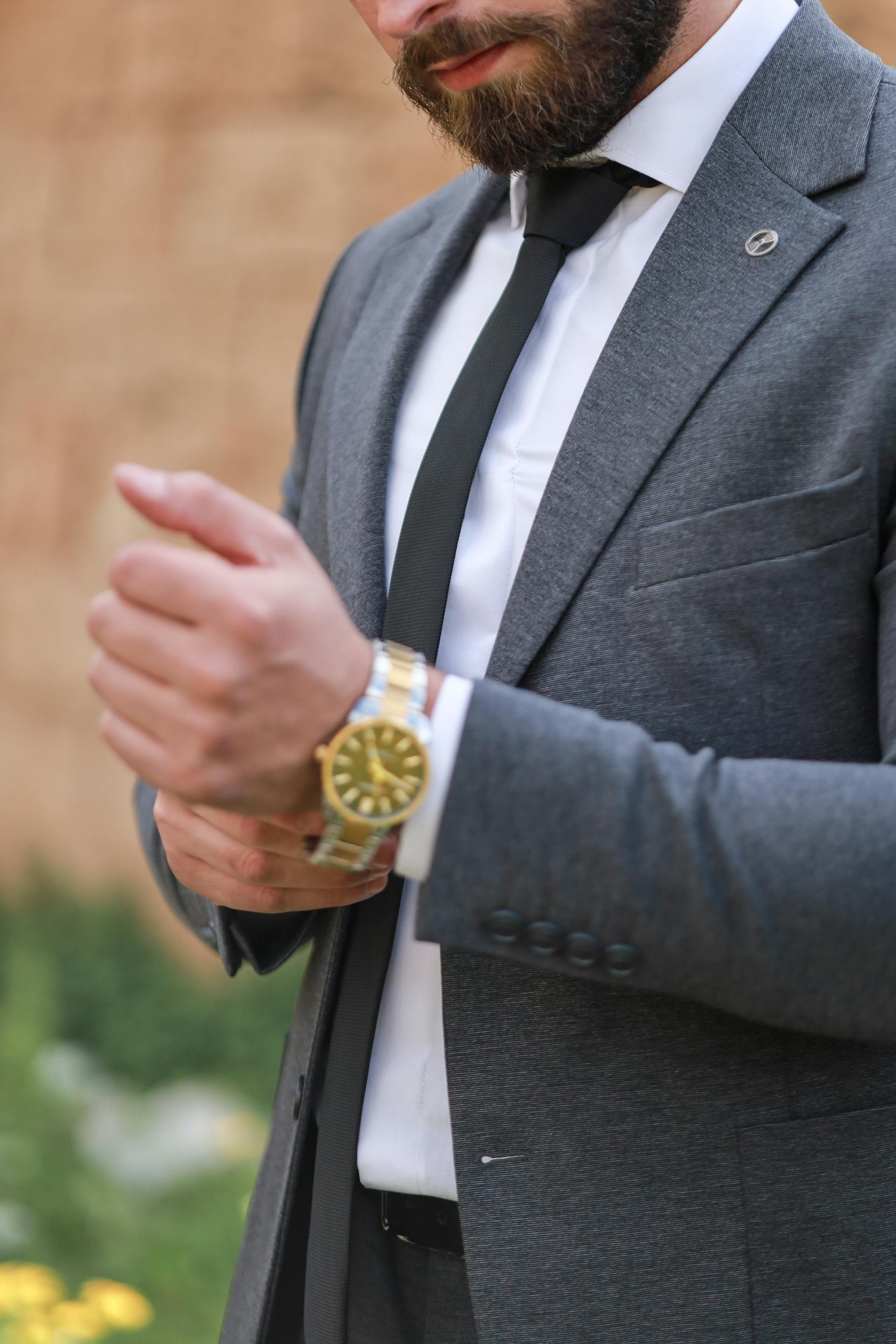 A man wearing a suit | Source: Pexels